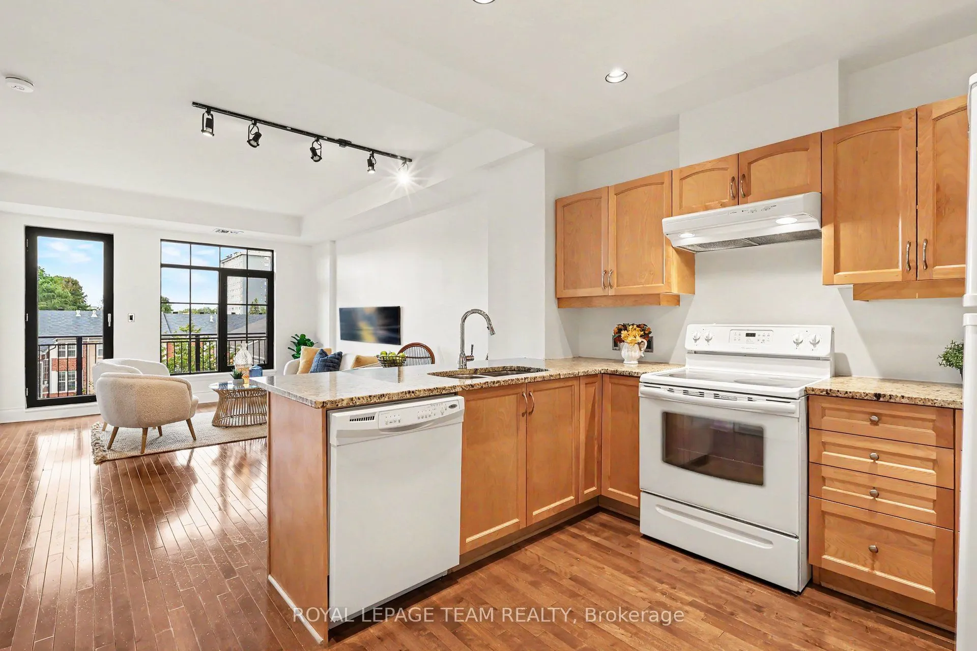 330 Loretta Avenue S #405