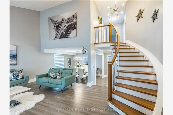 114 Parkwood Crescent