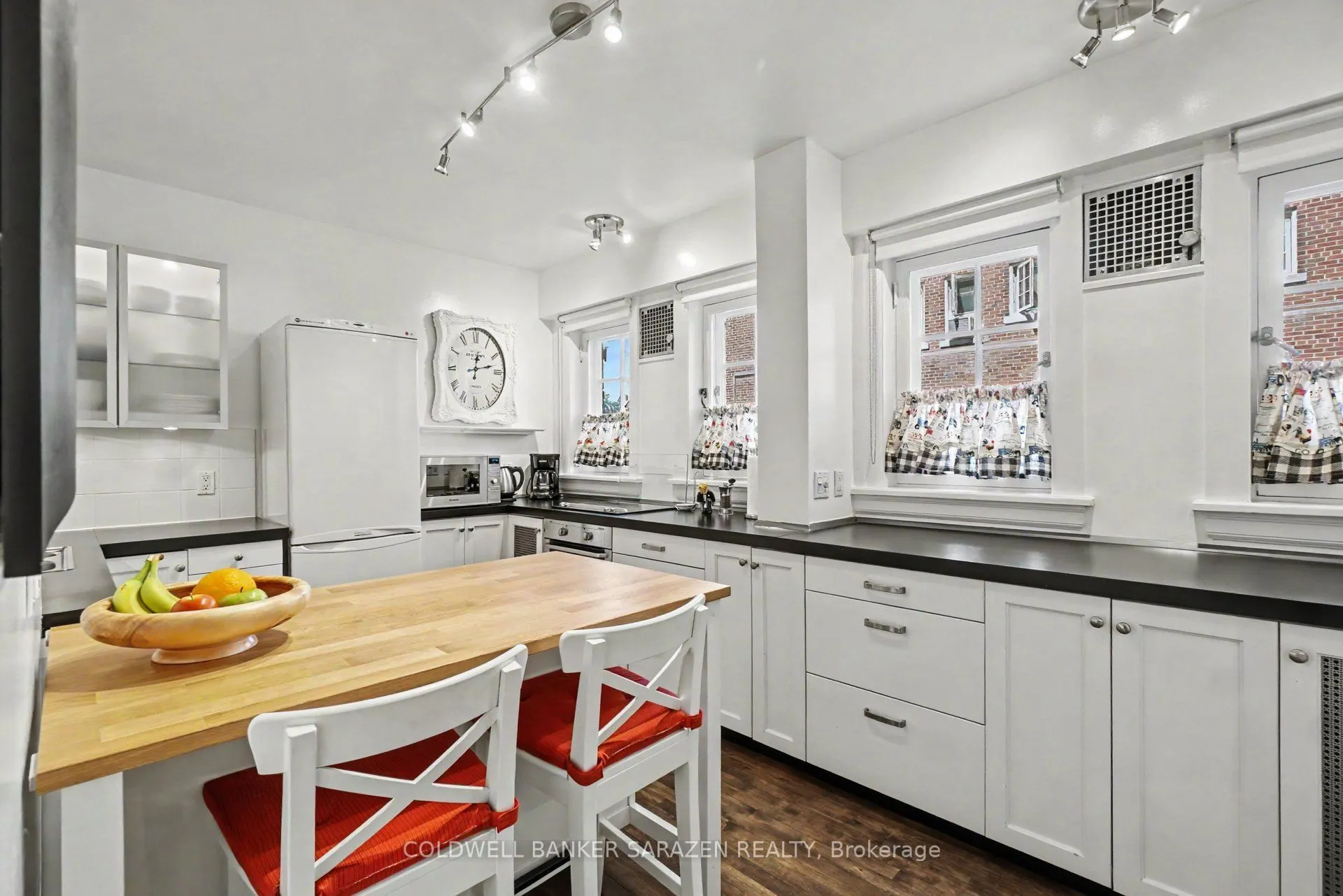 260 Metcalfe Street #1D
