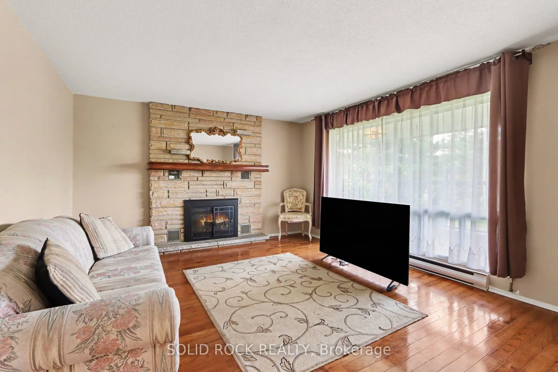 220 Highfield Crescent