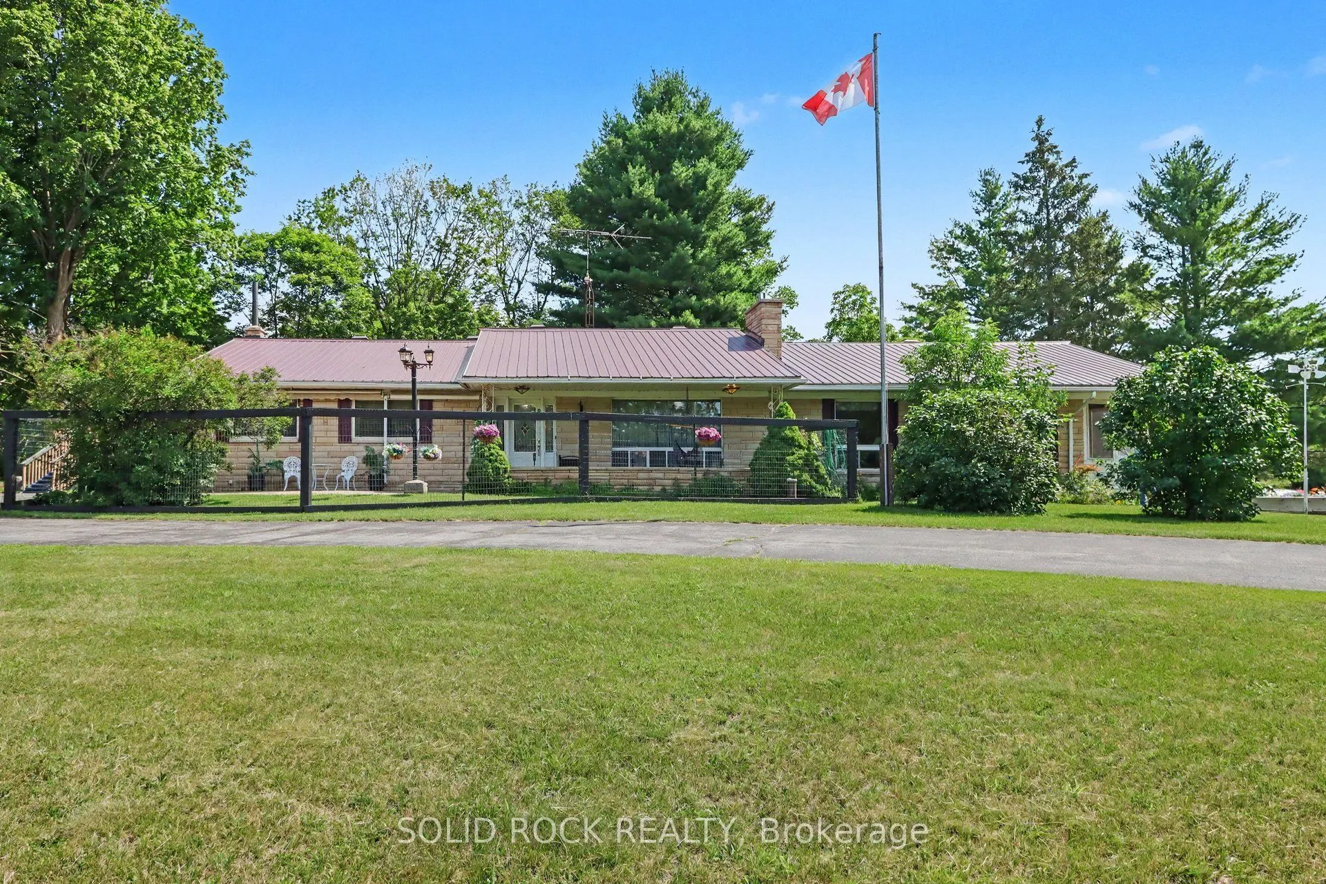 220 Highfield Crescent