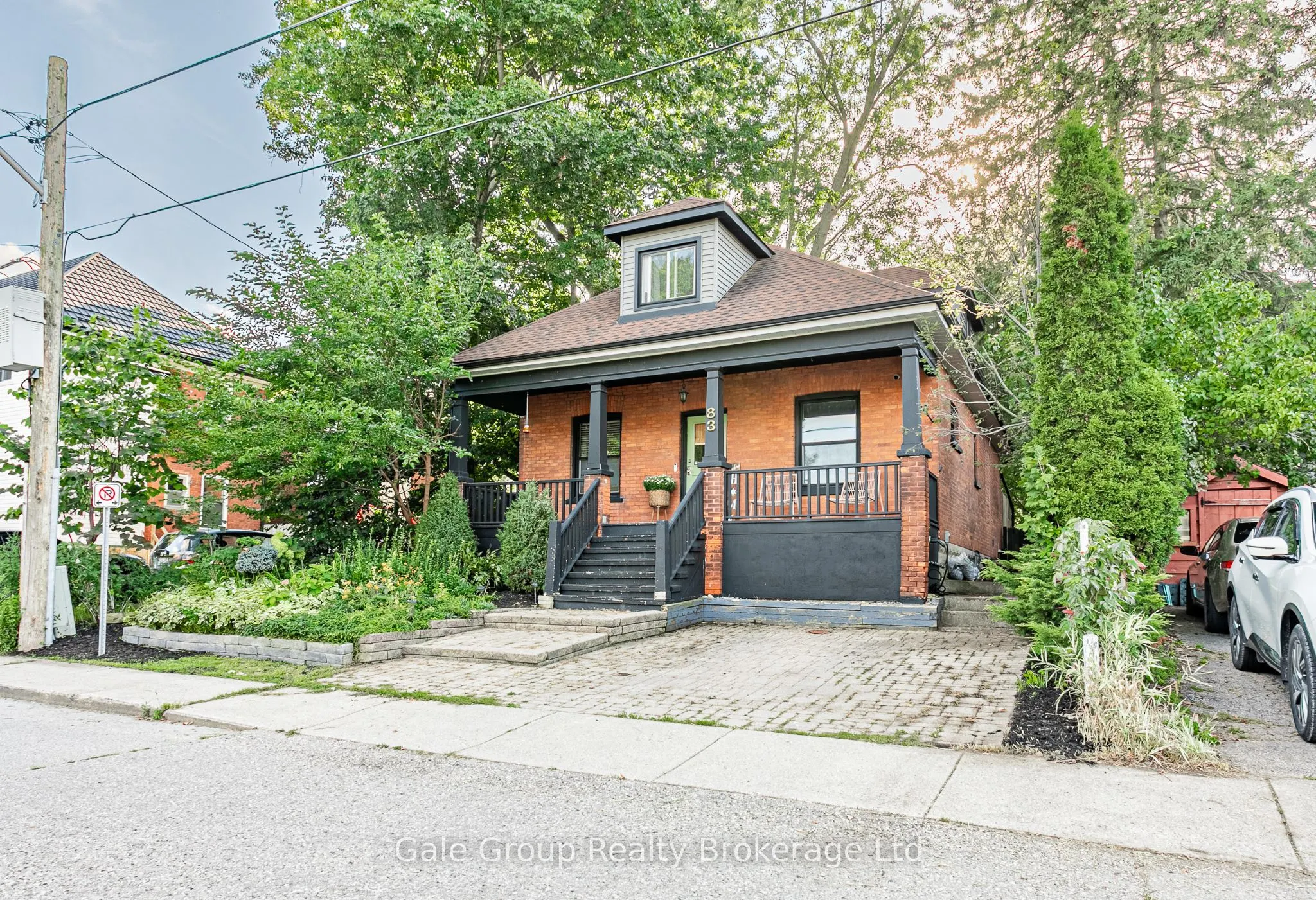 83 Victoria Street N