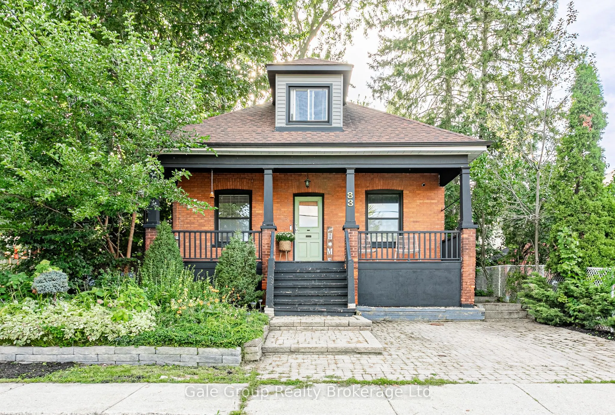 83 Victoria Street N