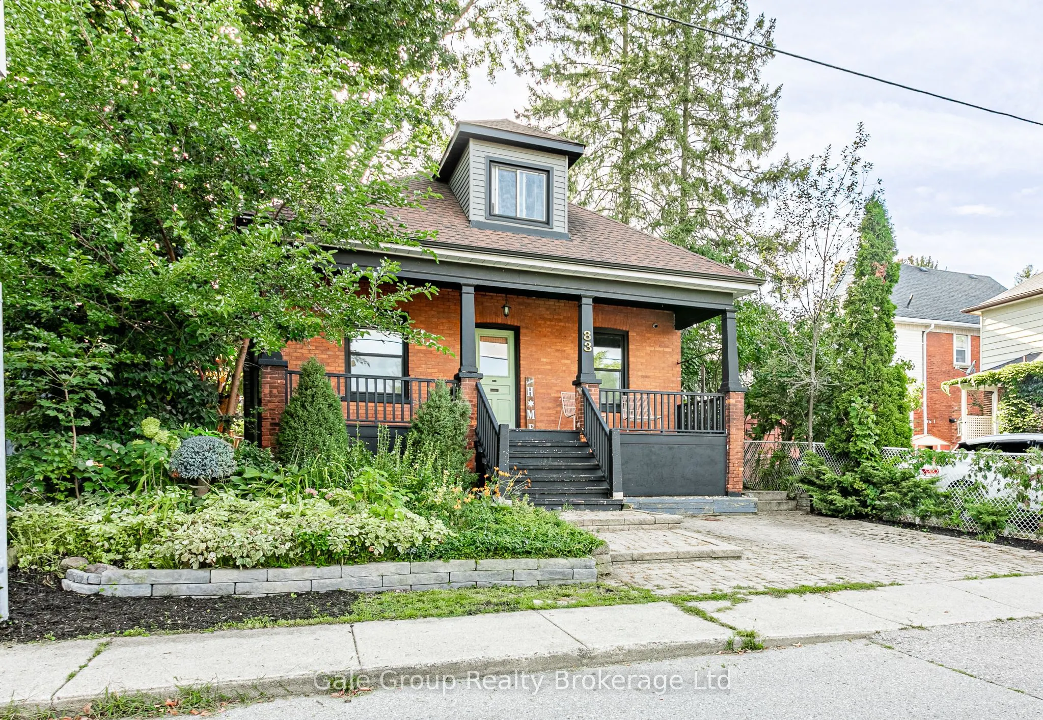 83 Victoria Street N