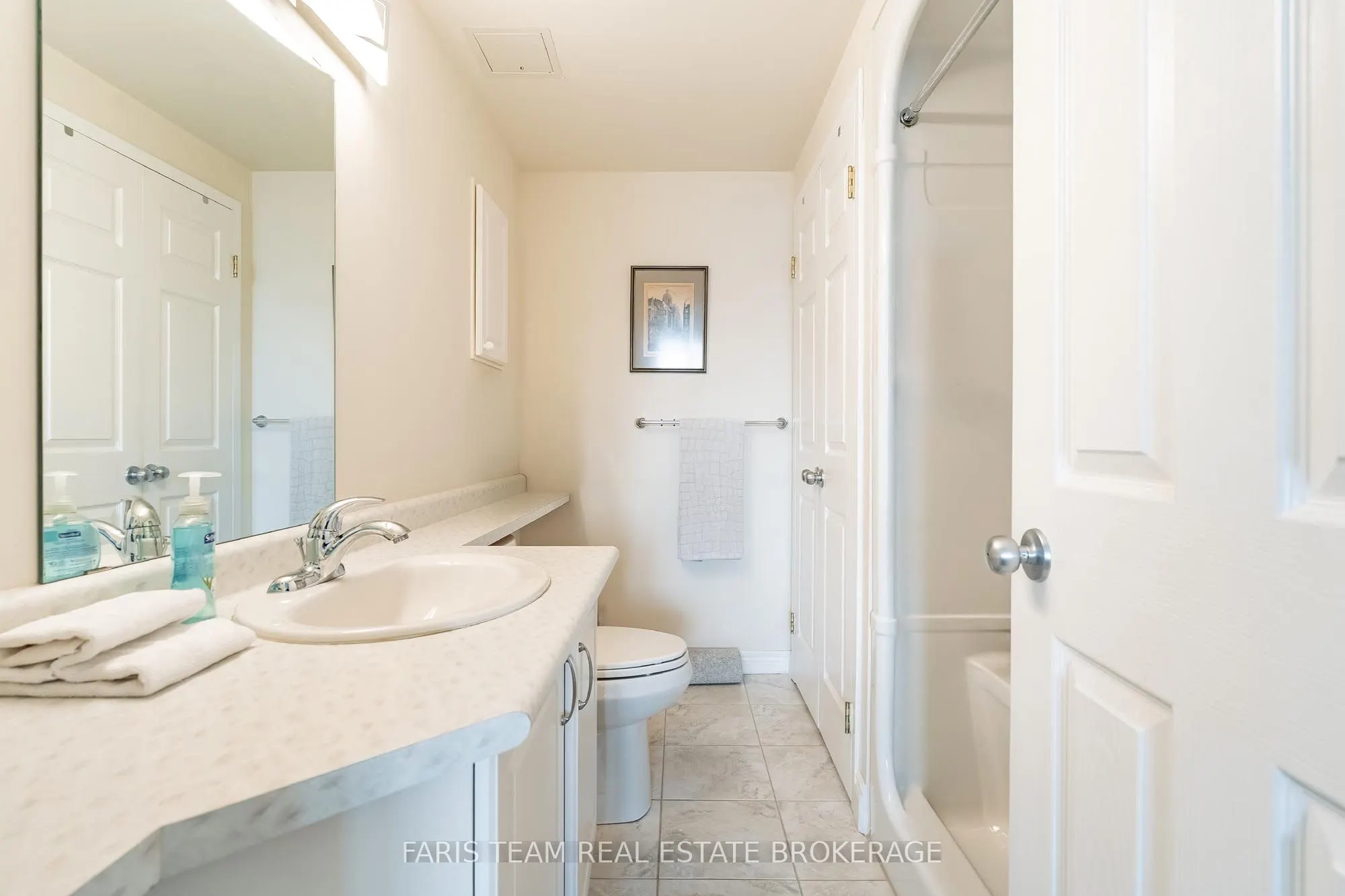 10 Bay Street E #301