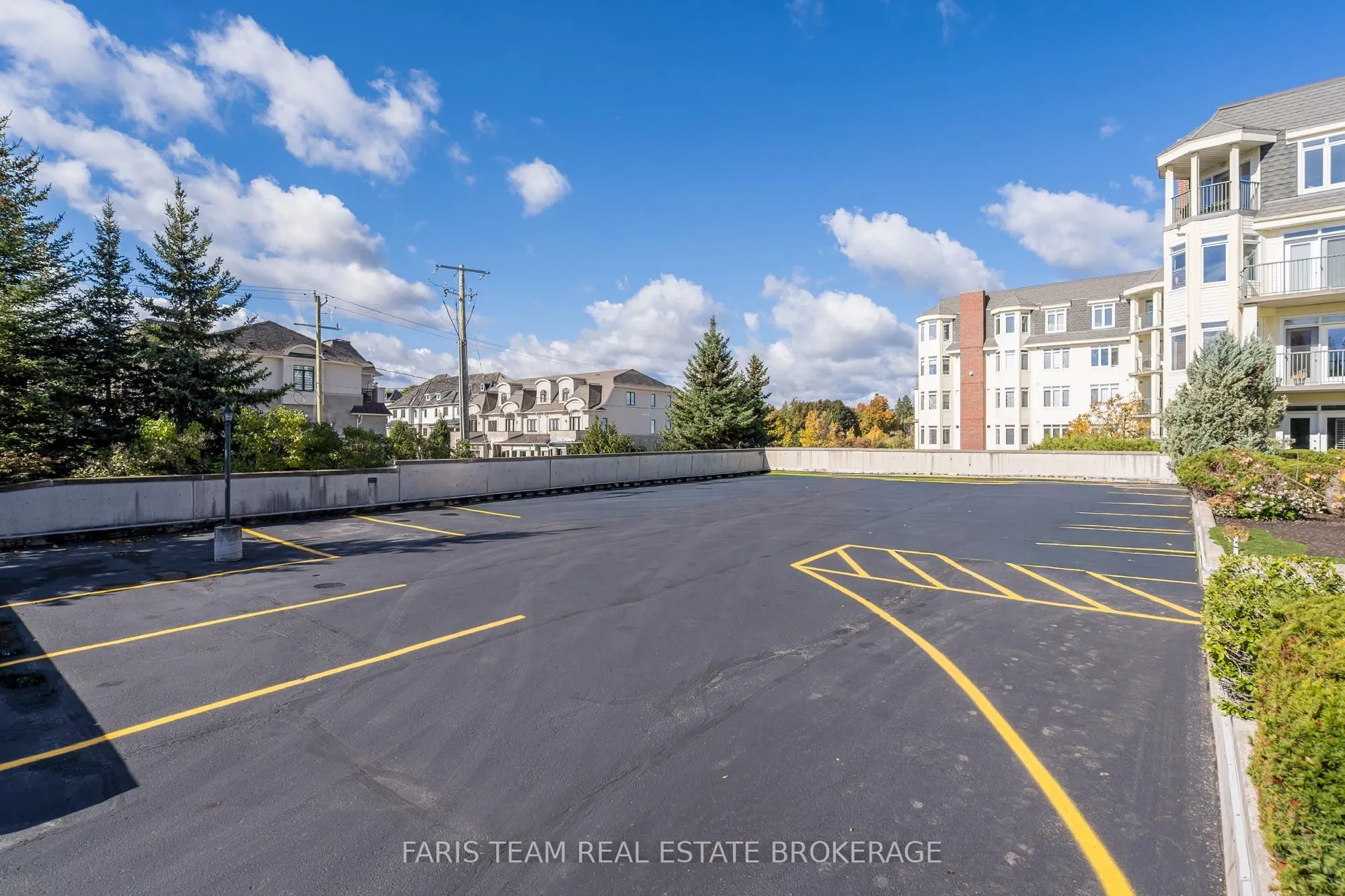 10 Bay Street E #301