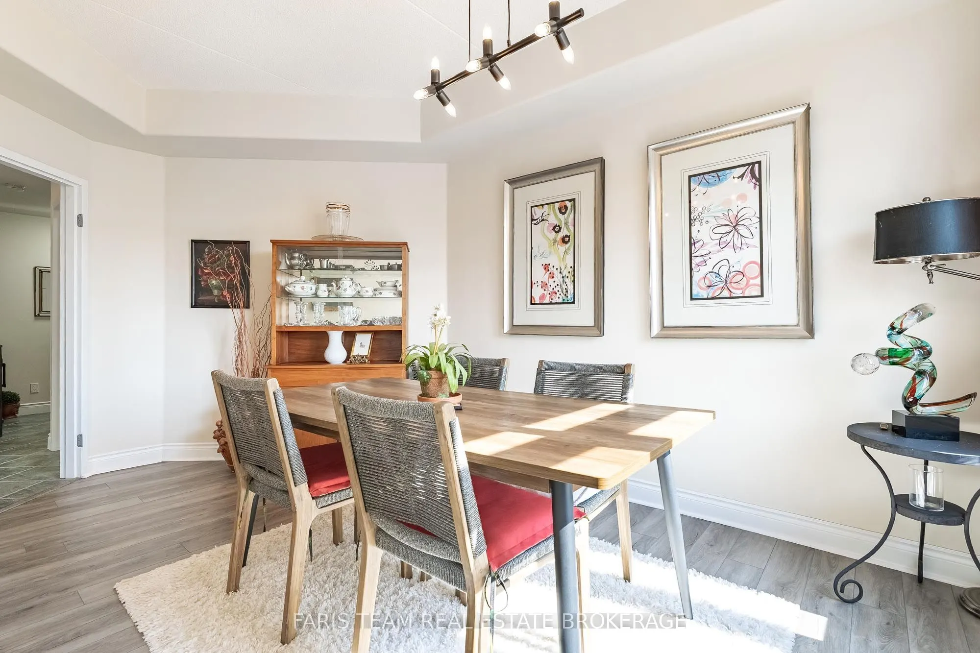 10 Bay Street E #301