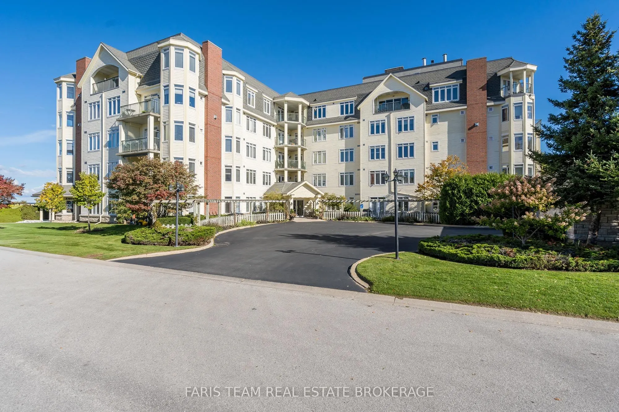 10 Bay Street E #301