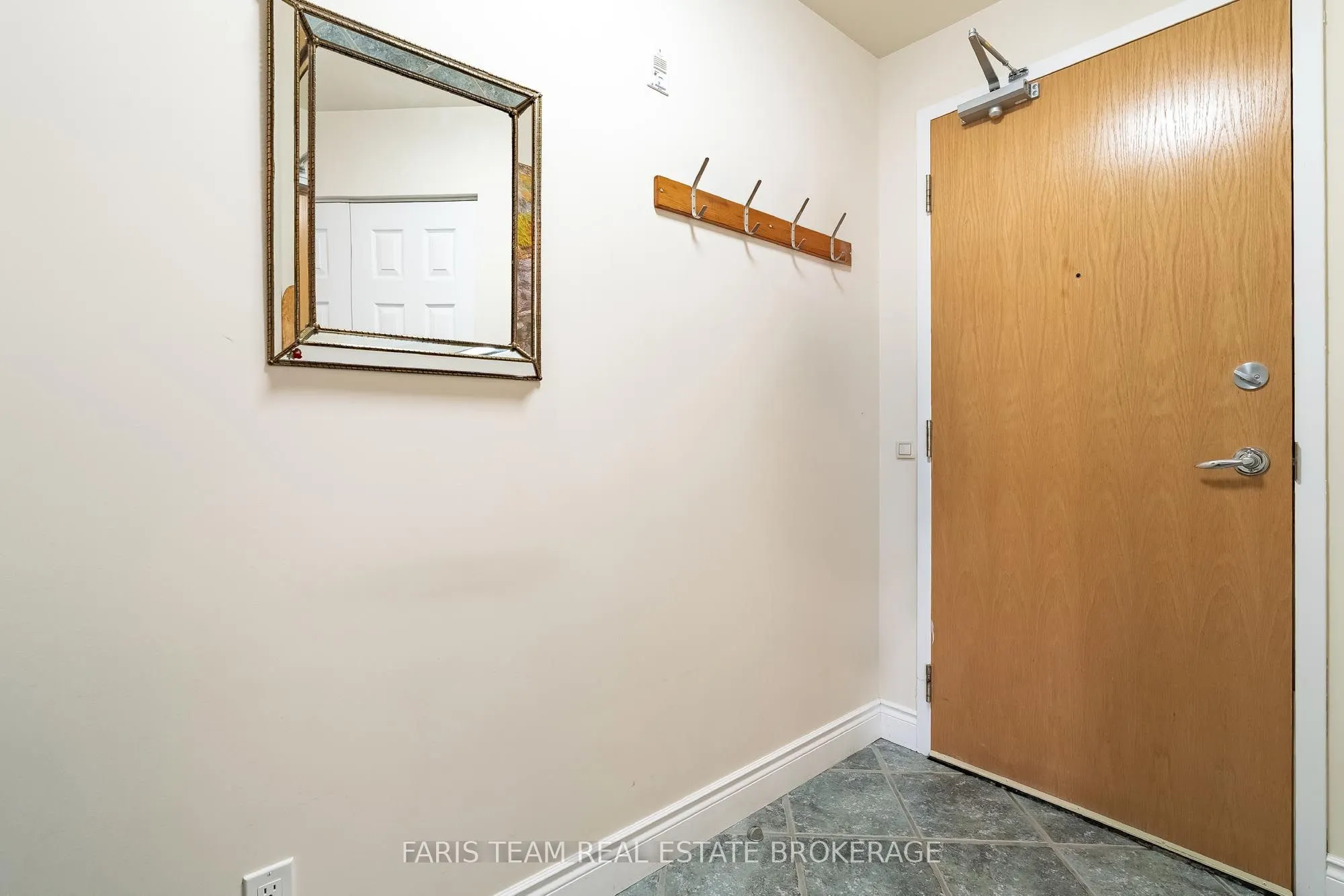 10 Bay Street E #301