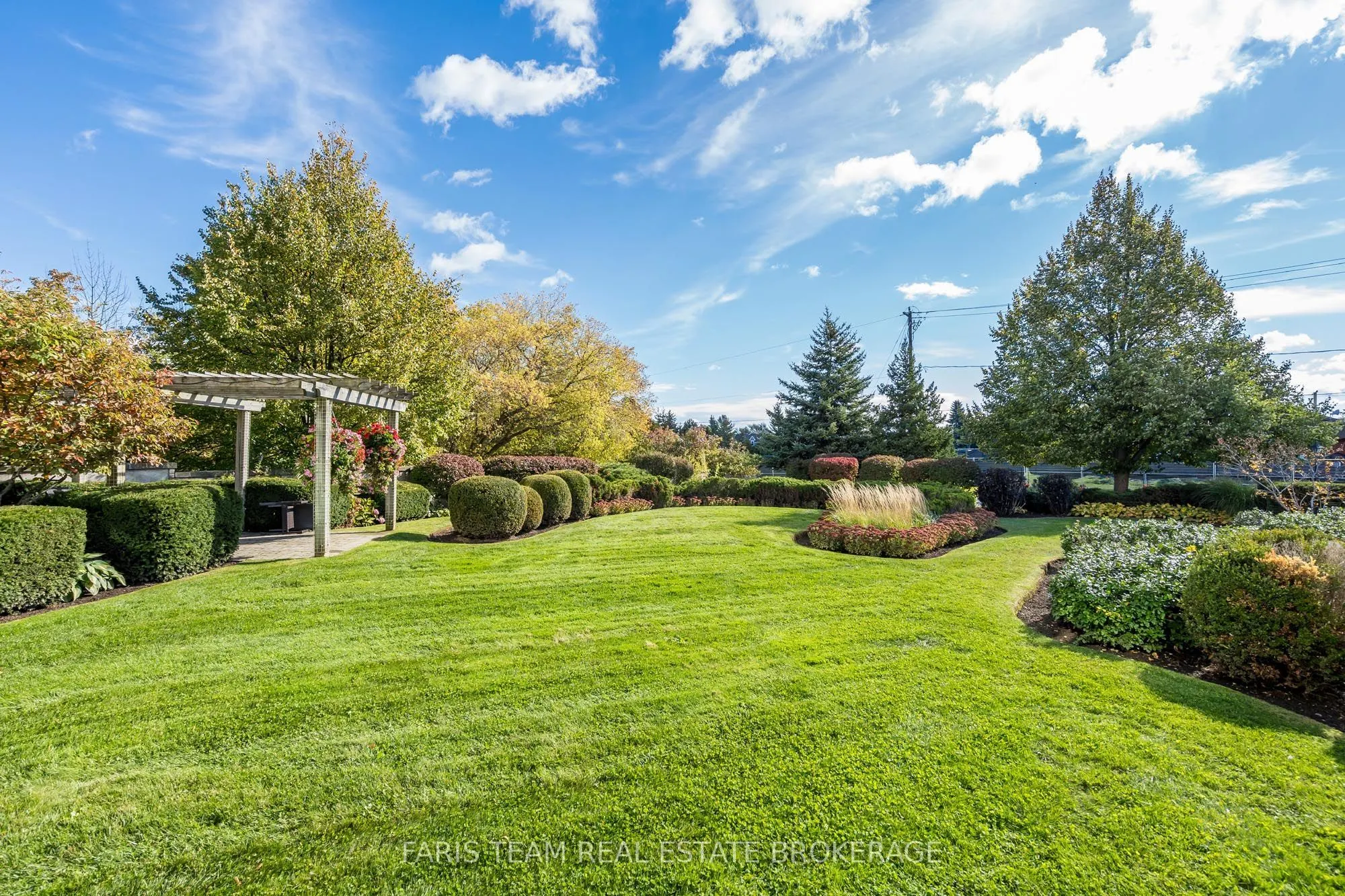 10 Bay Street E #301