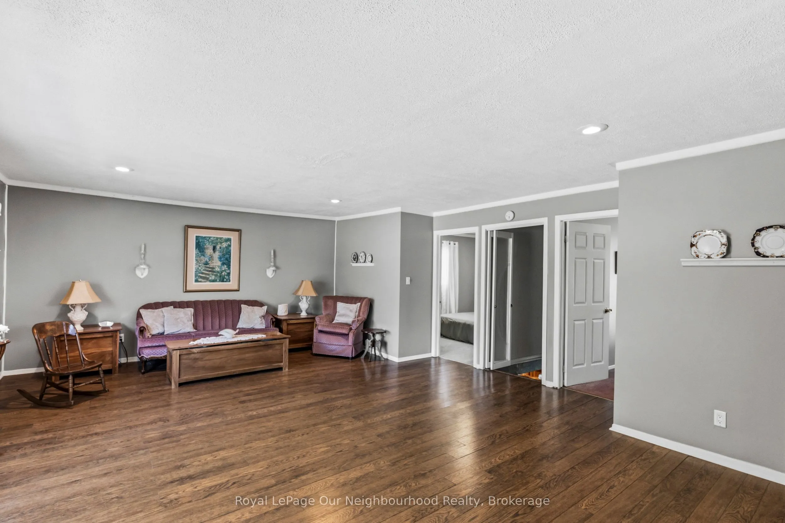 261 River Road E