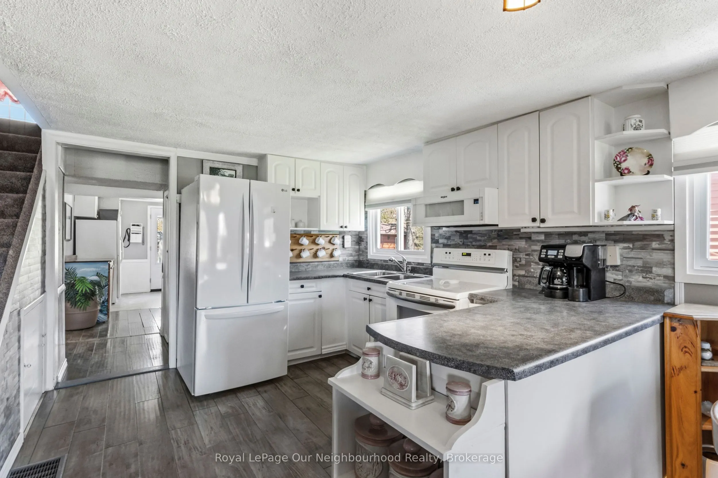 261 River Road E