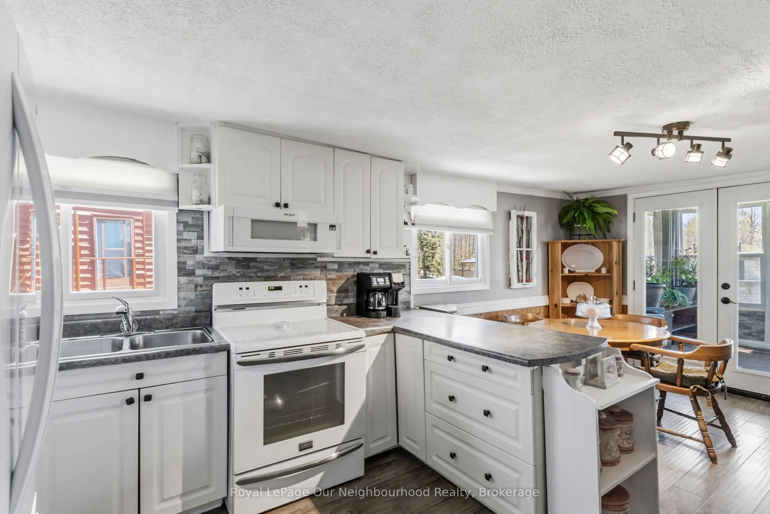 261 River Road E