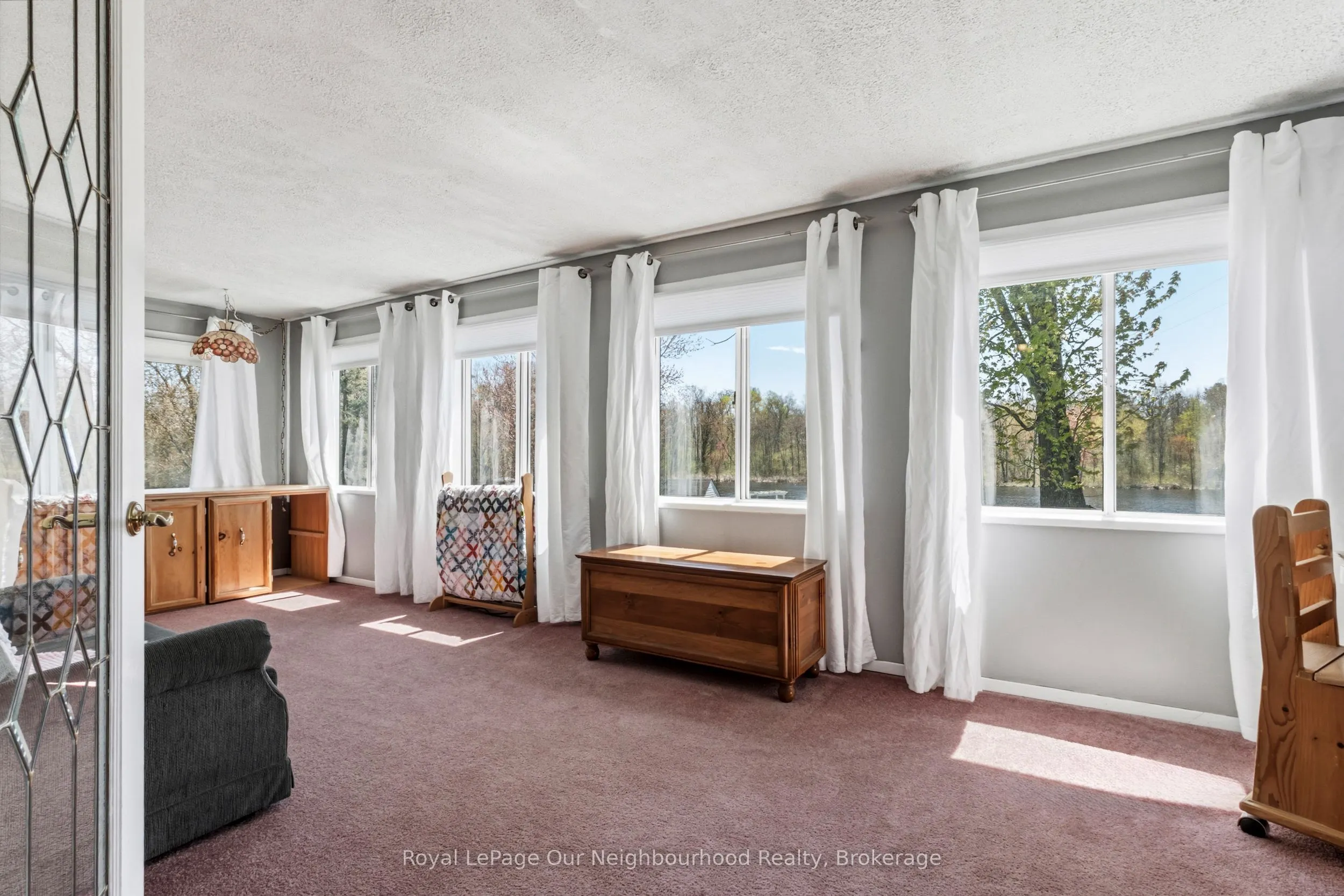 261 River Road E