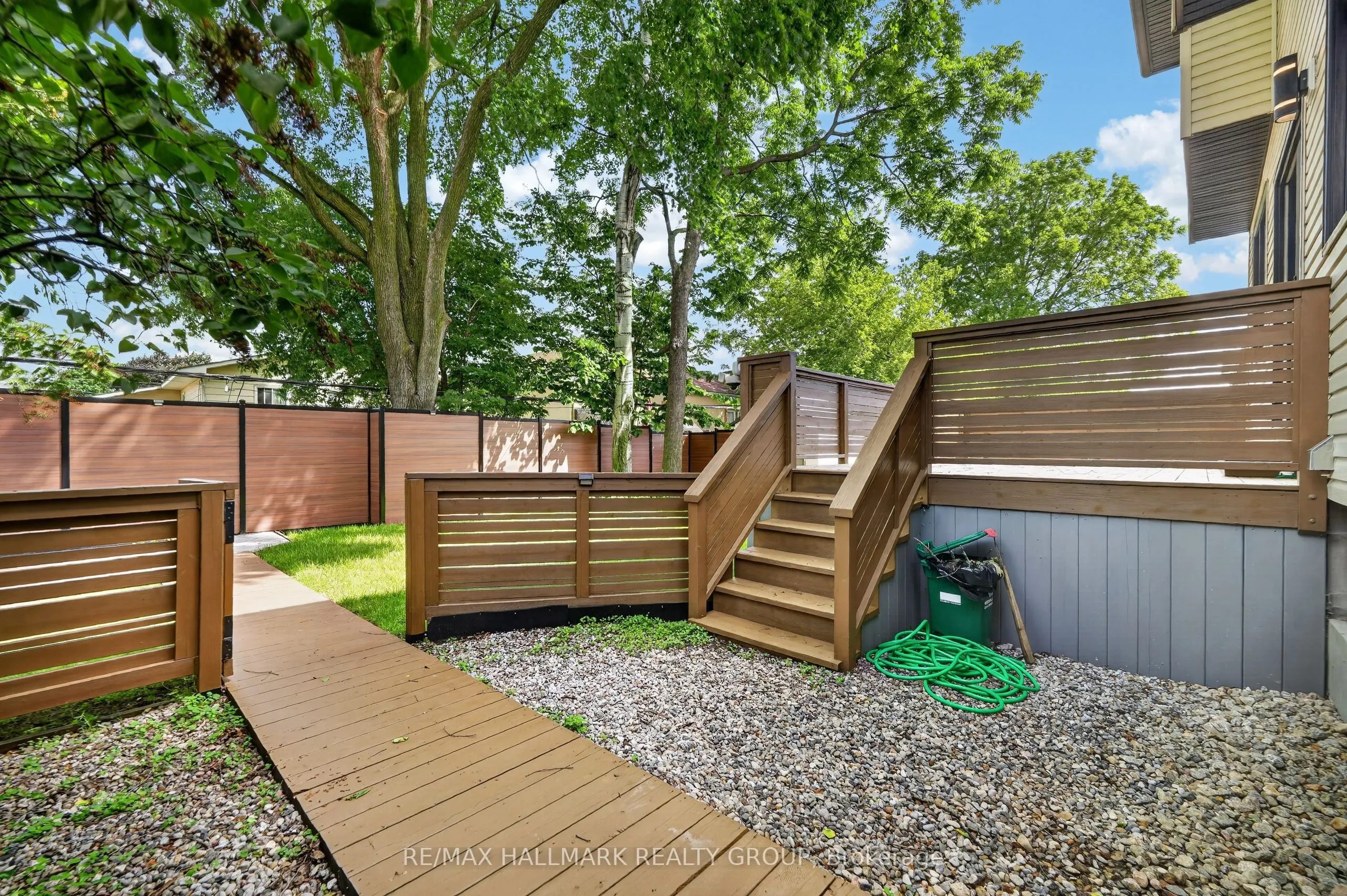 1559 Queensdale Avenue