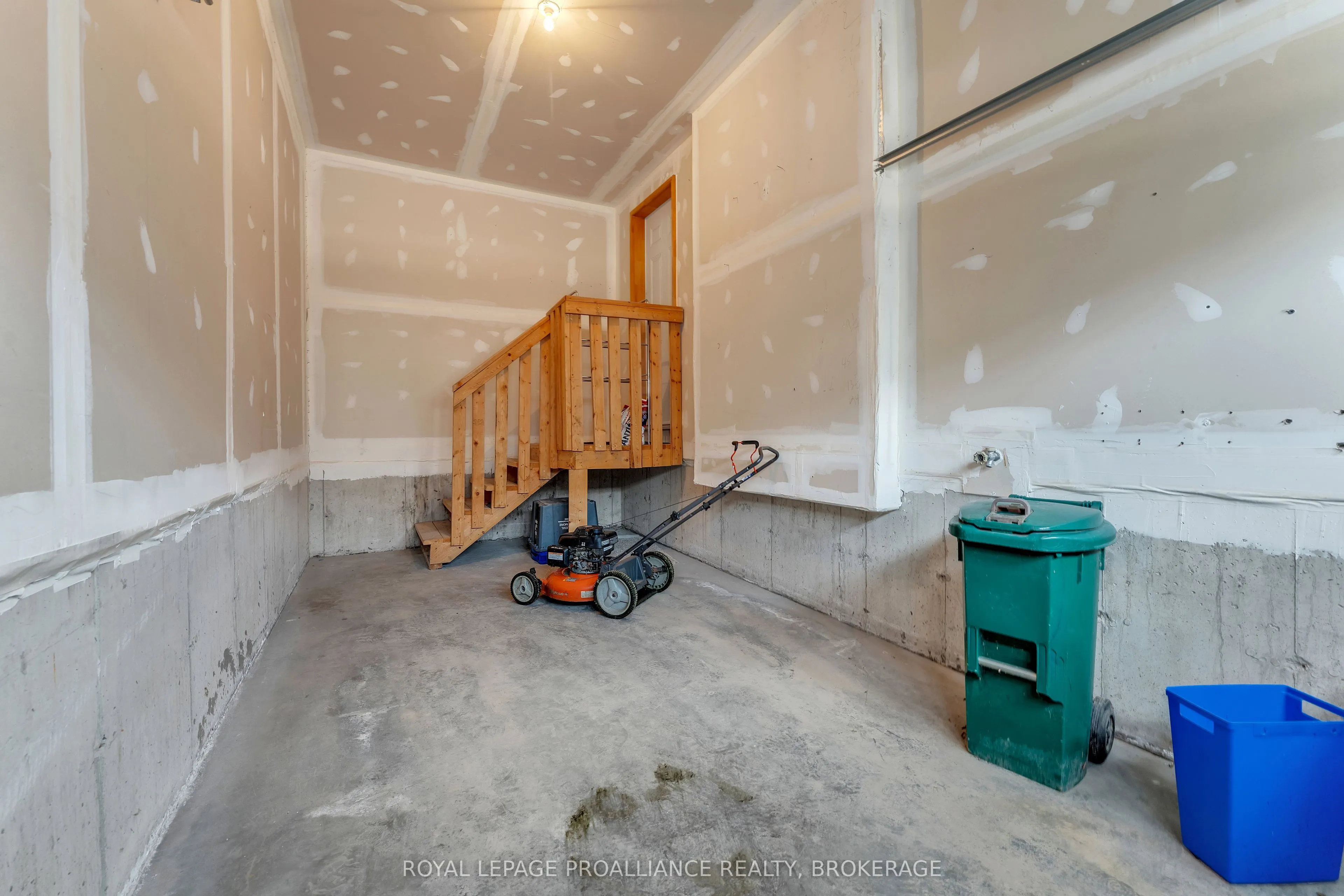 792 Newmarket Lane