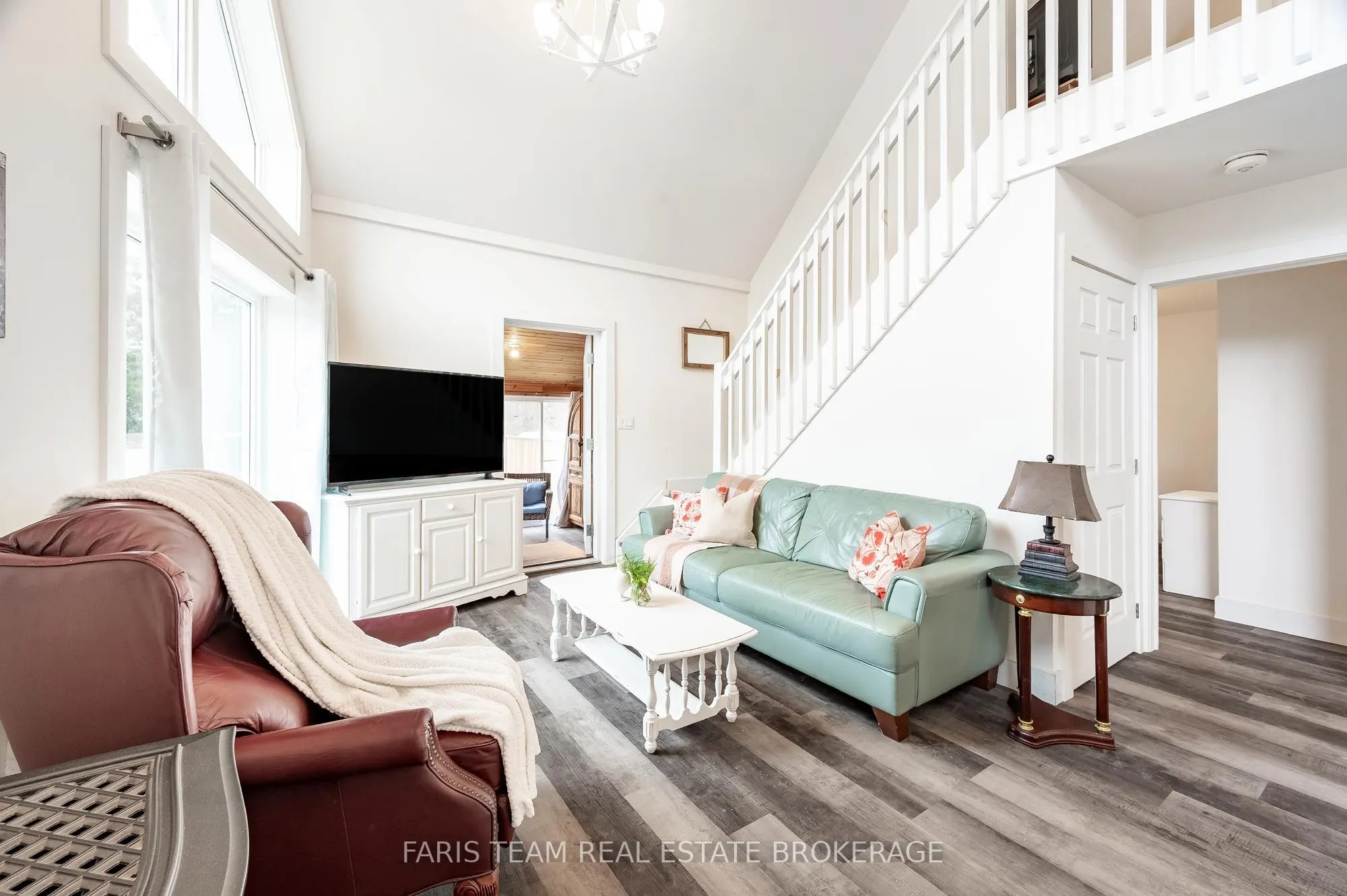 1036 Beverley Lane