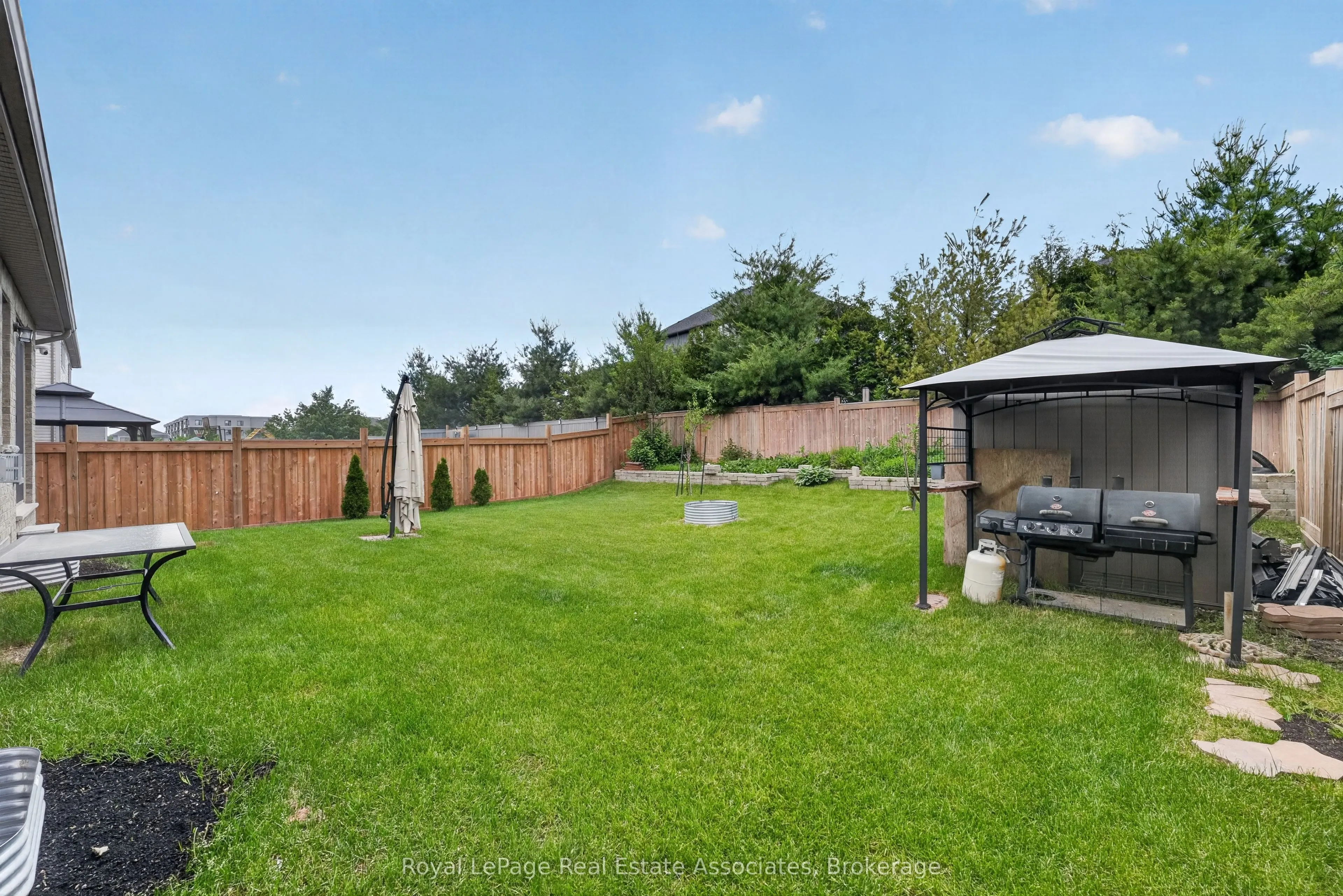 48 HARPIN Way E
