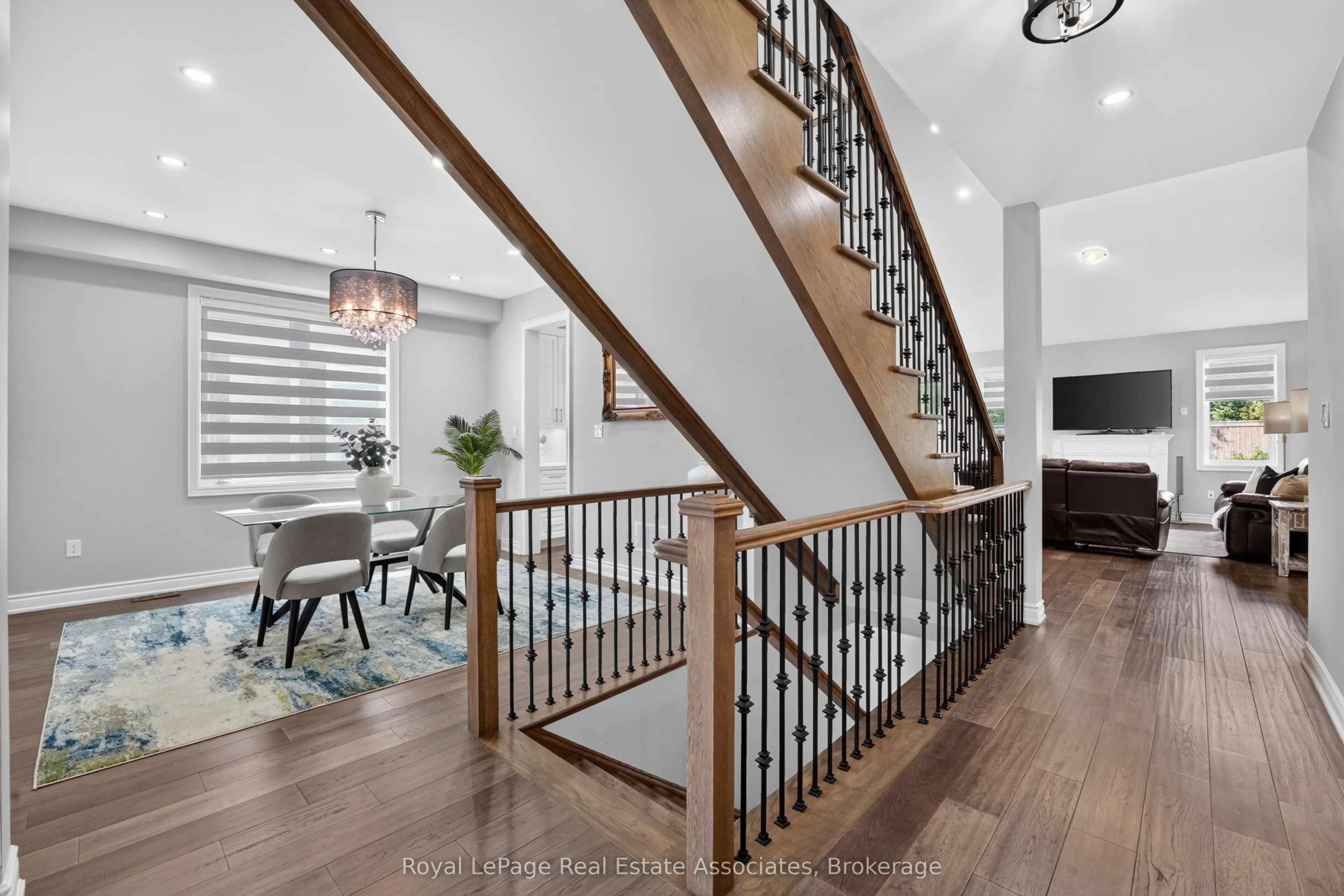48 HARPIN Way E