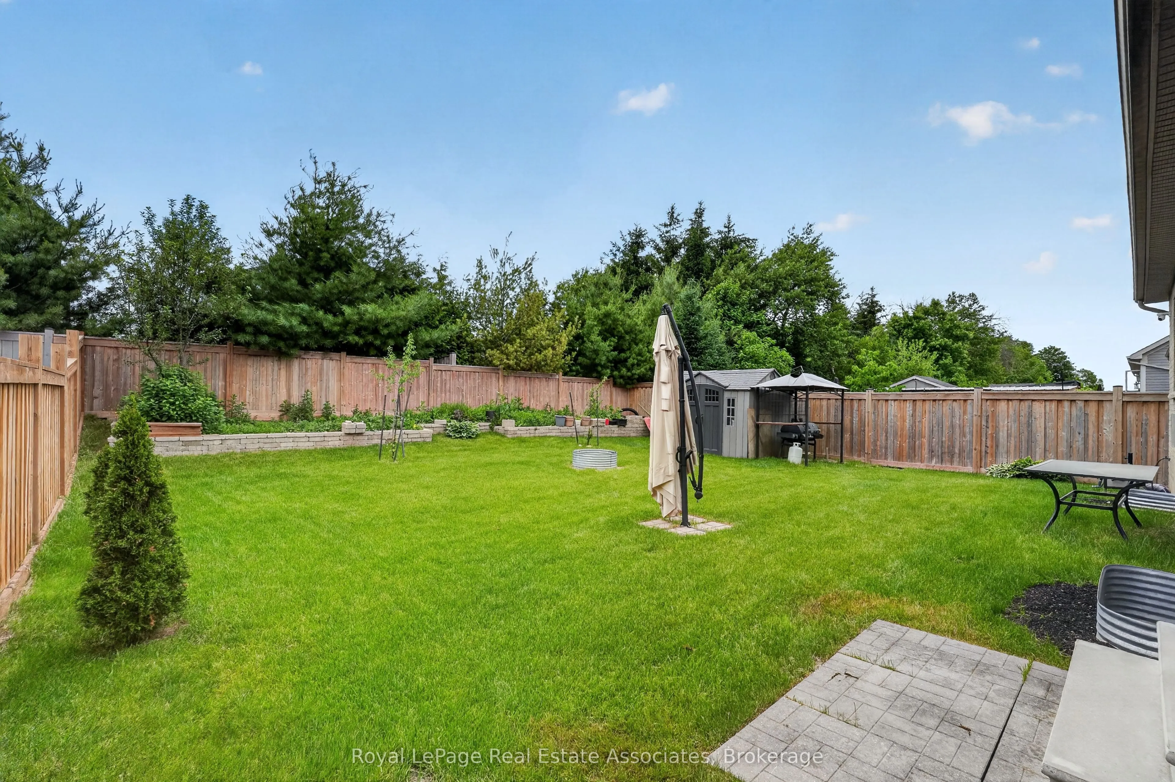 48 HARPIN Way E