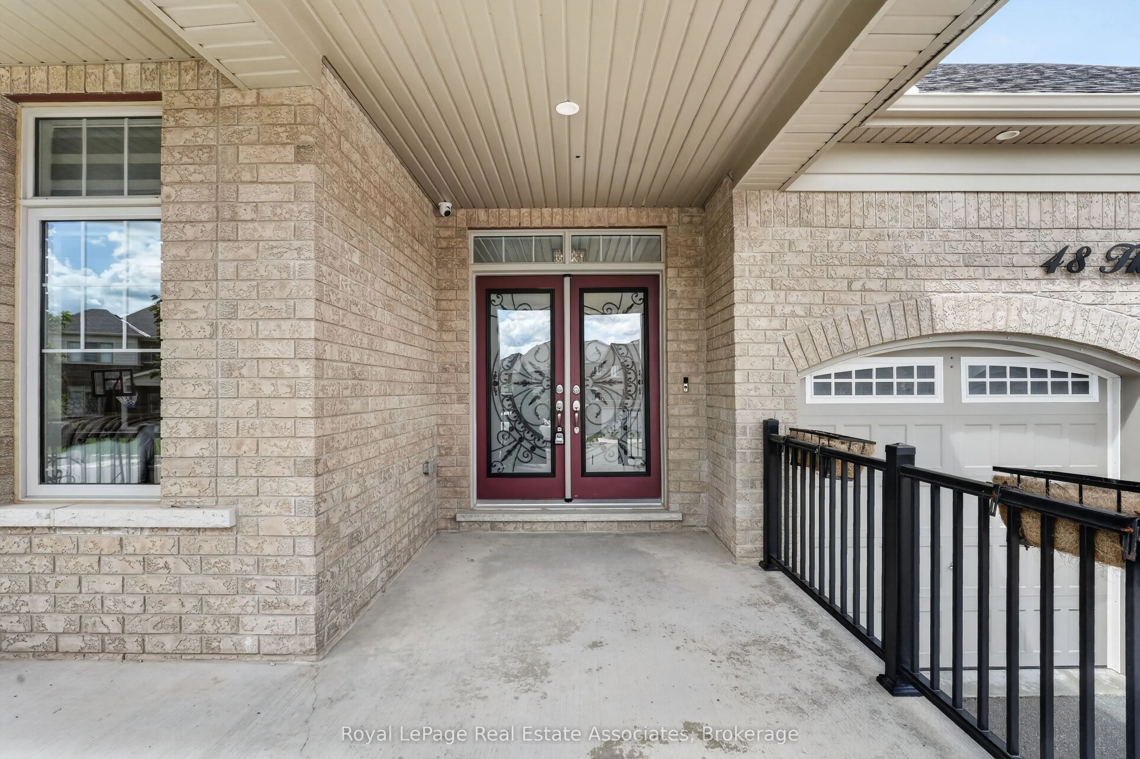 48 HARPIN Way E