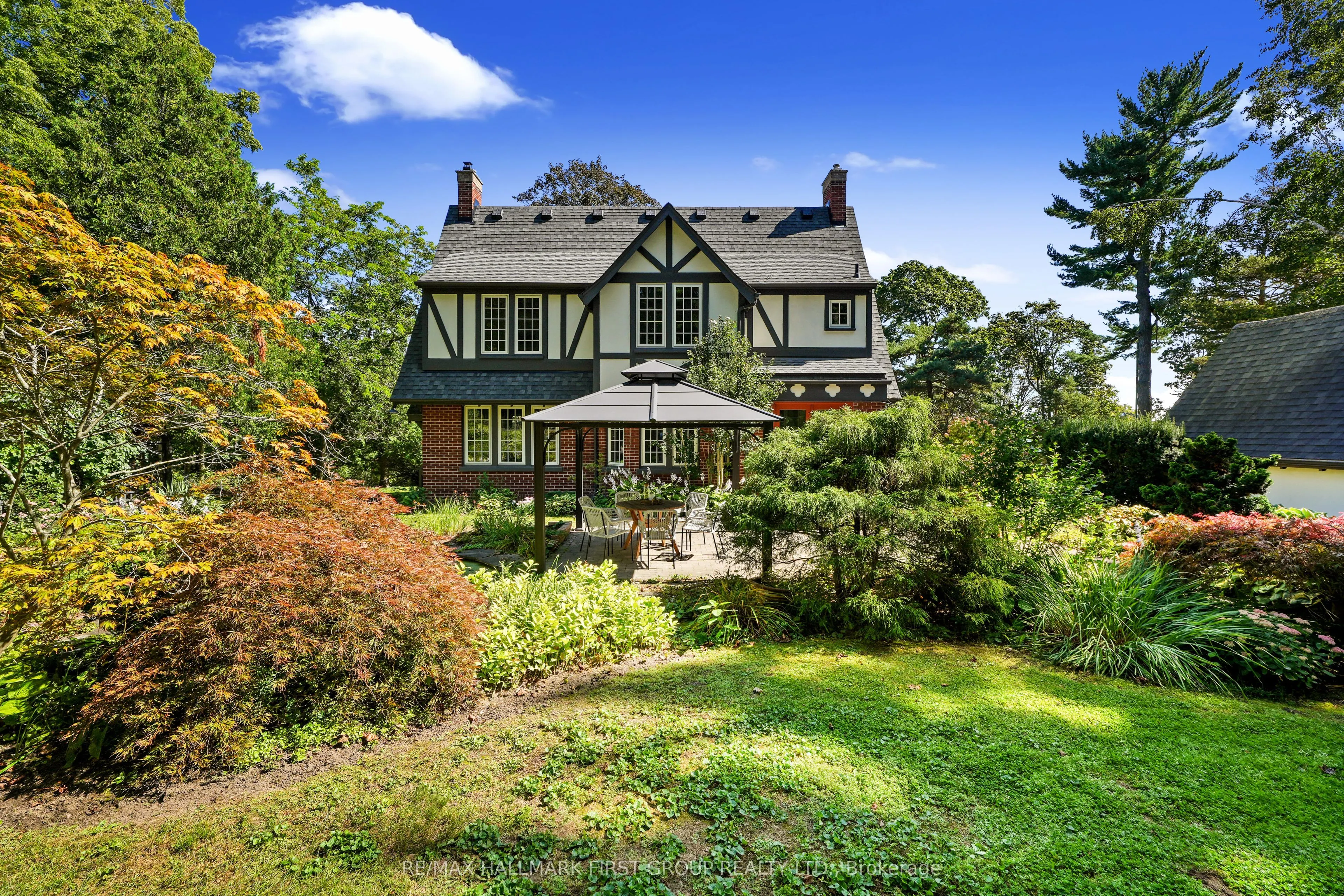 36 Pine Street N