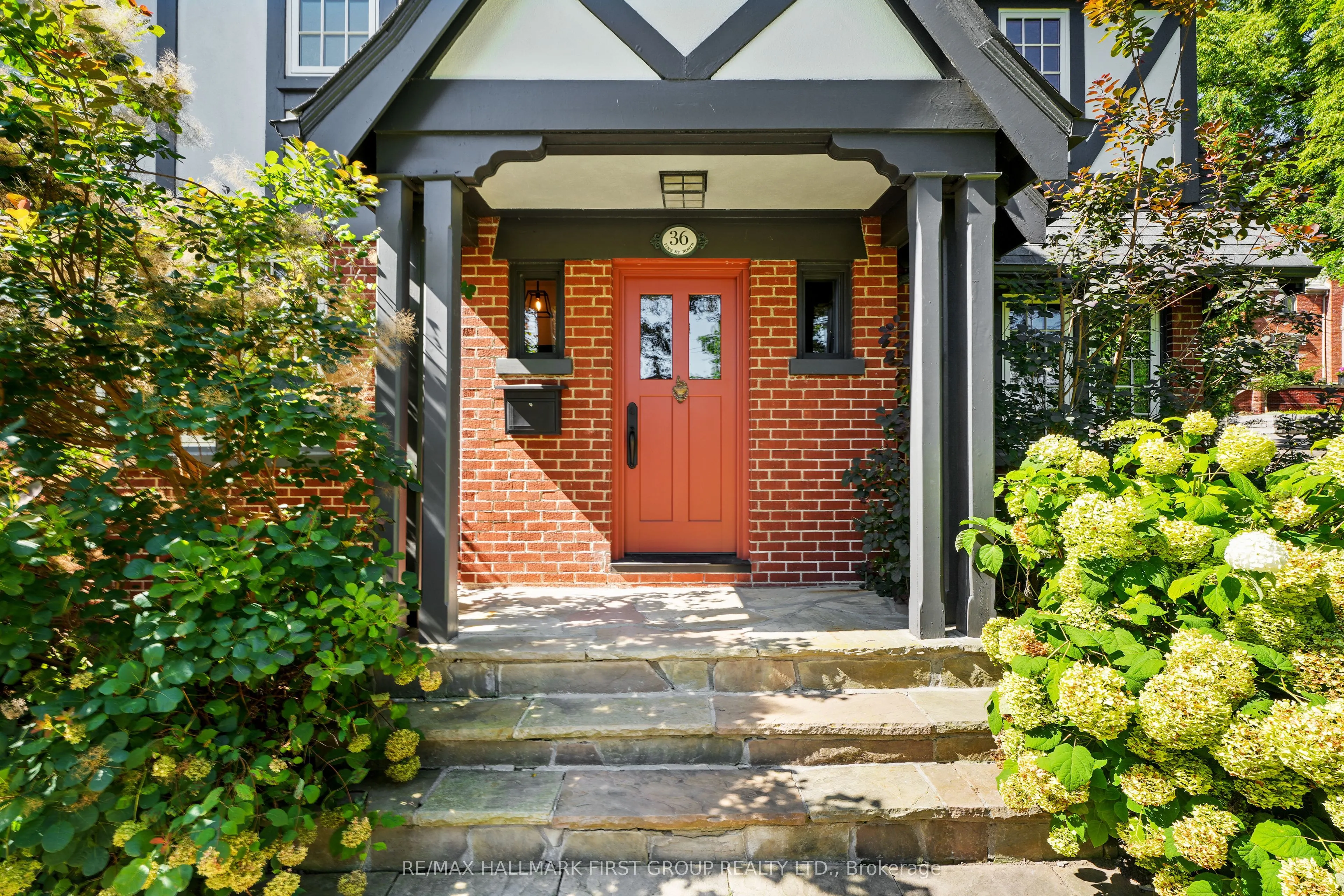 36 Pine Street N