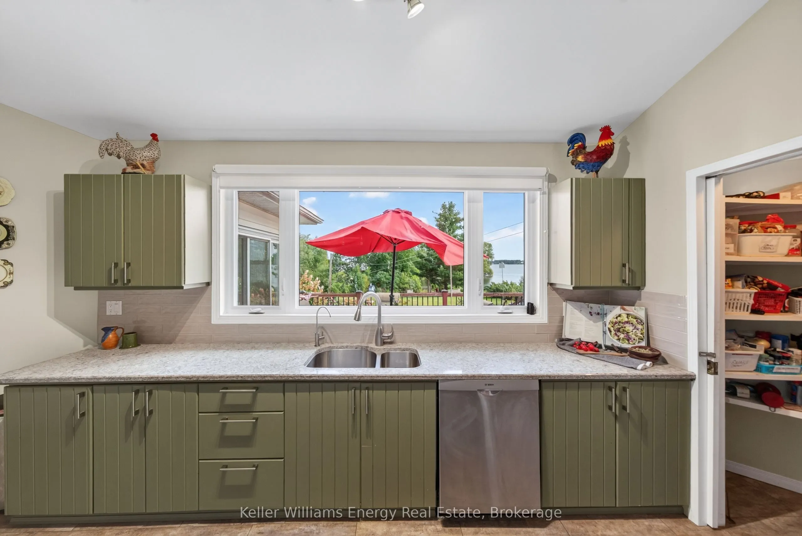 89 Smith's Bay Avenue