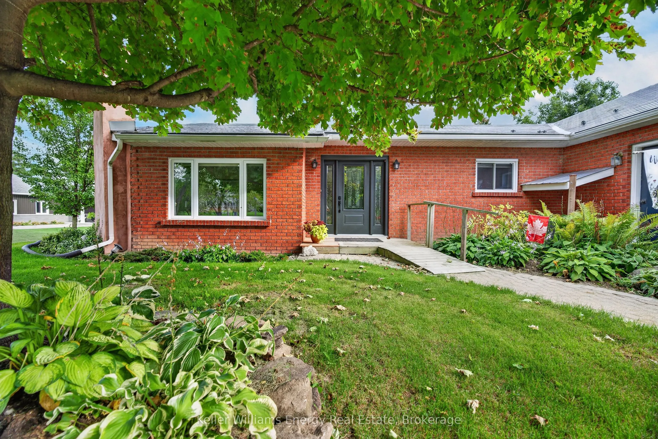 89 Smith's Bay Avenue