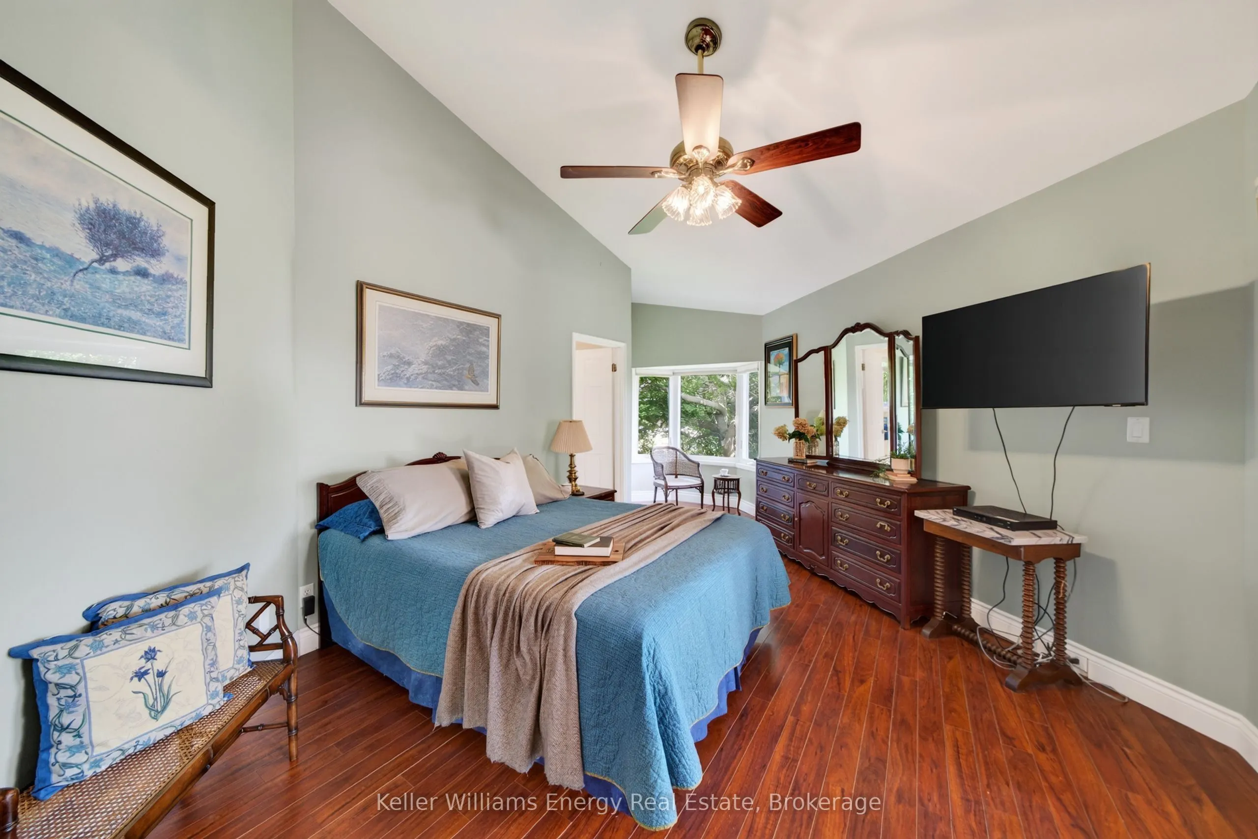 89 Smith's Bay Avenue