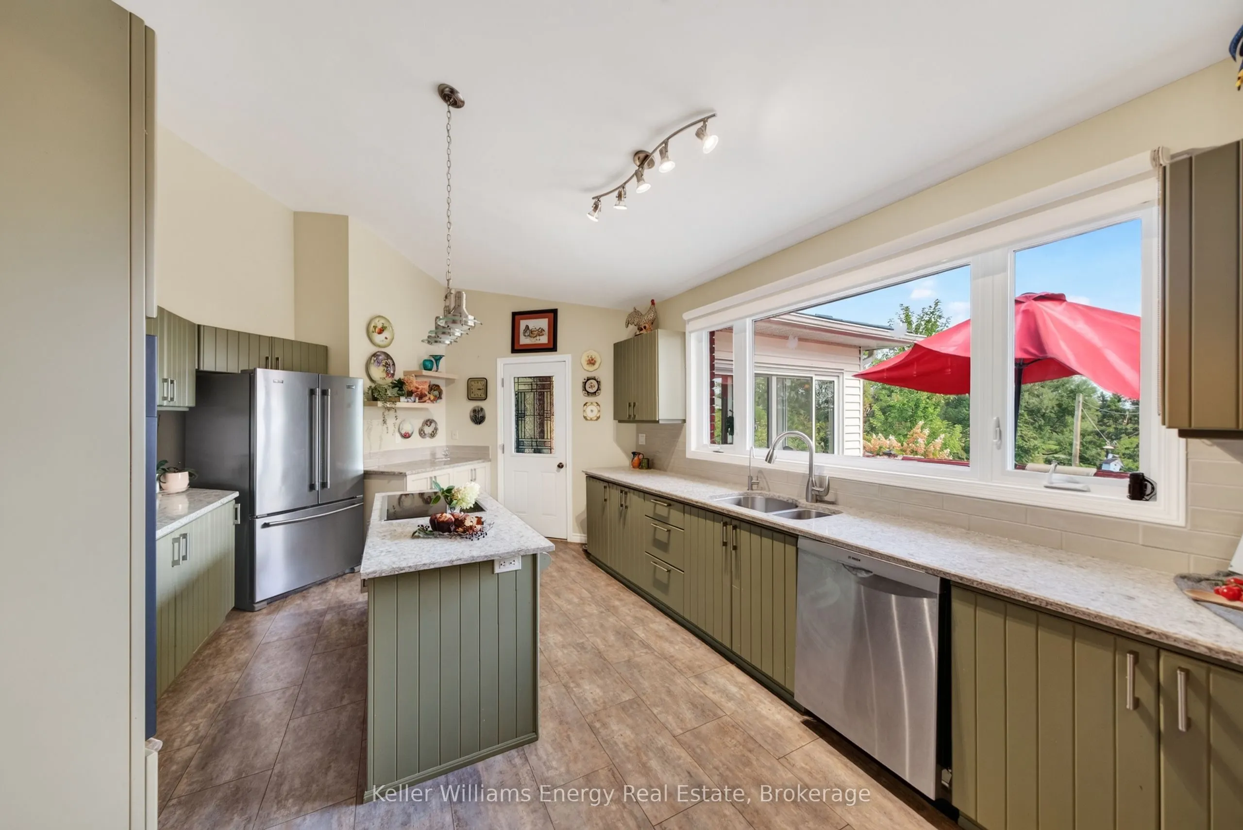 89 Smith's Bay Avenue