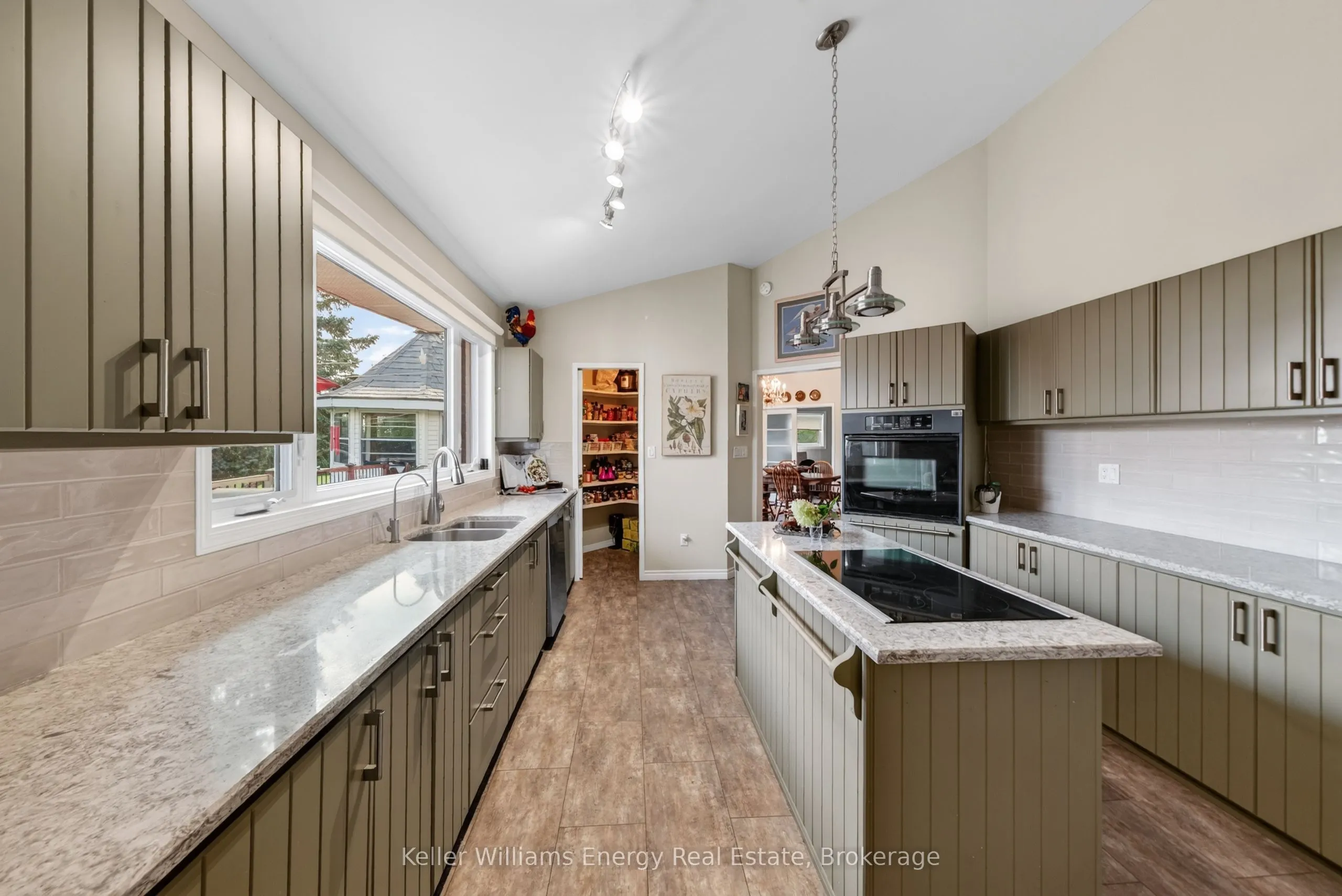 89 Smith's Bay Avenue