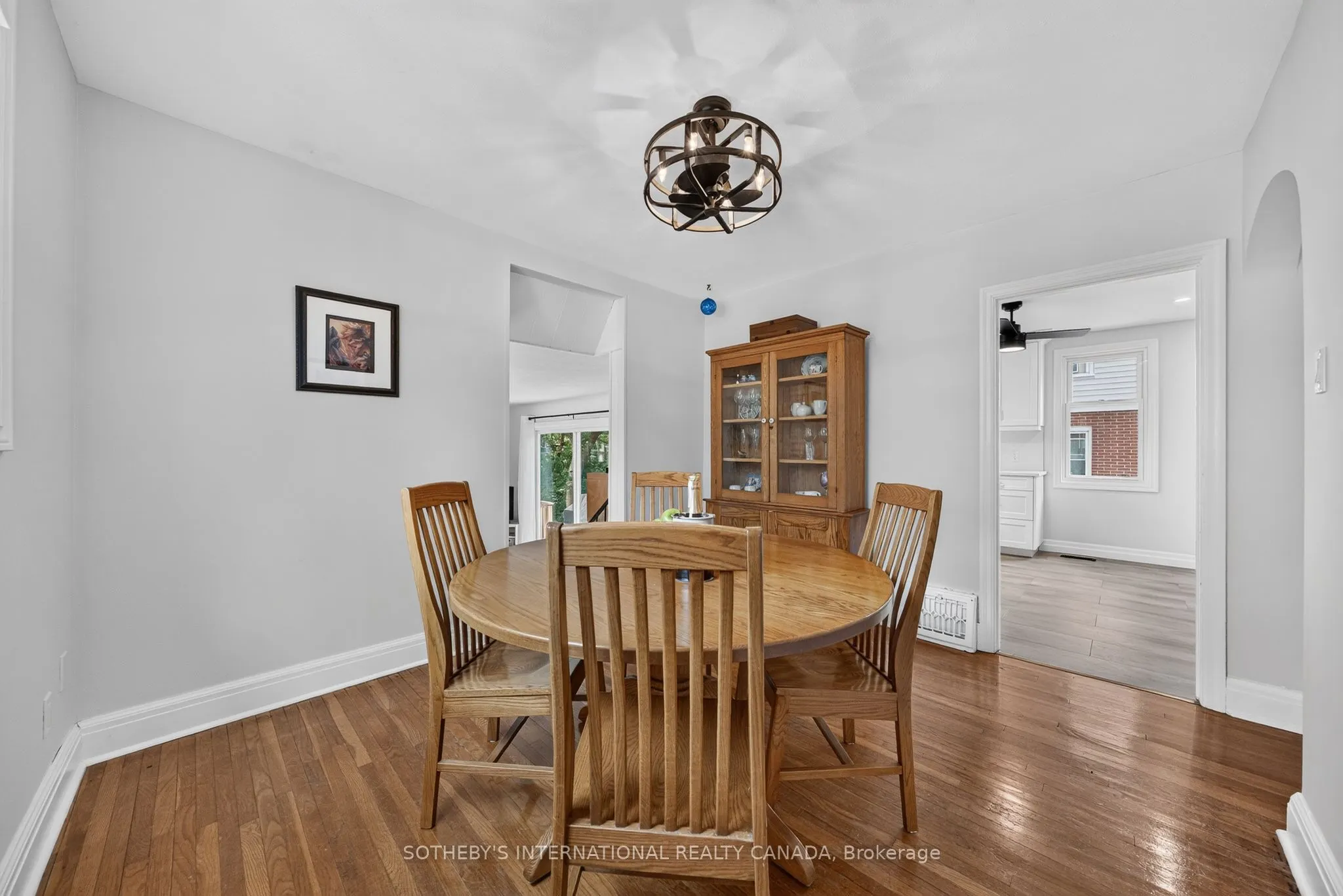 38 Roslin Avenue S