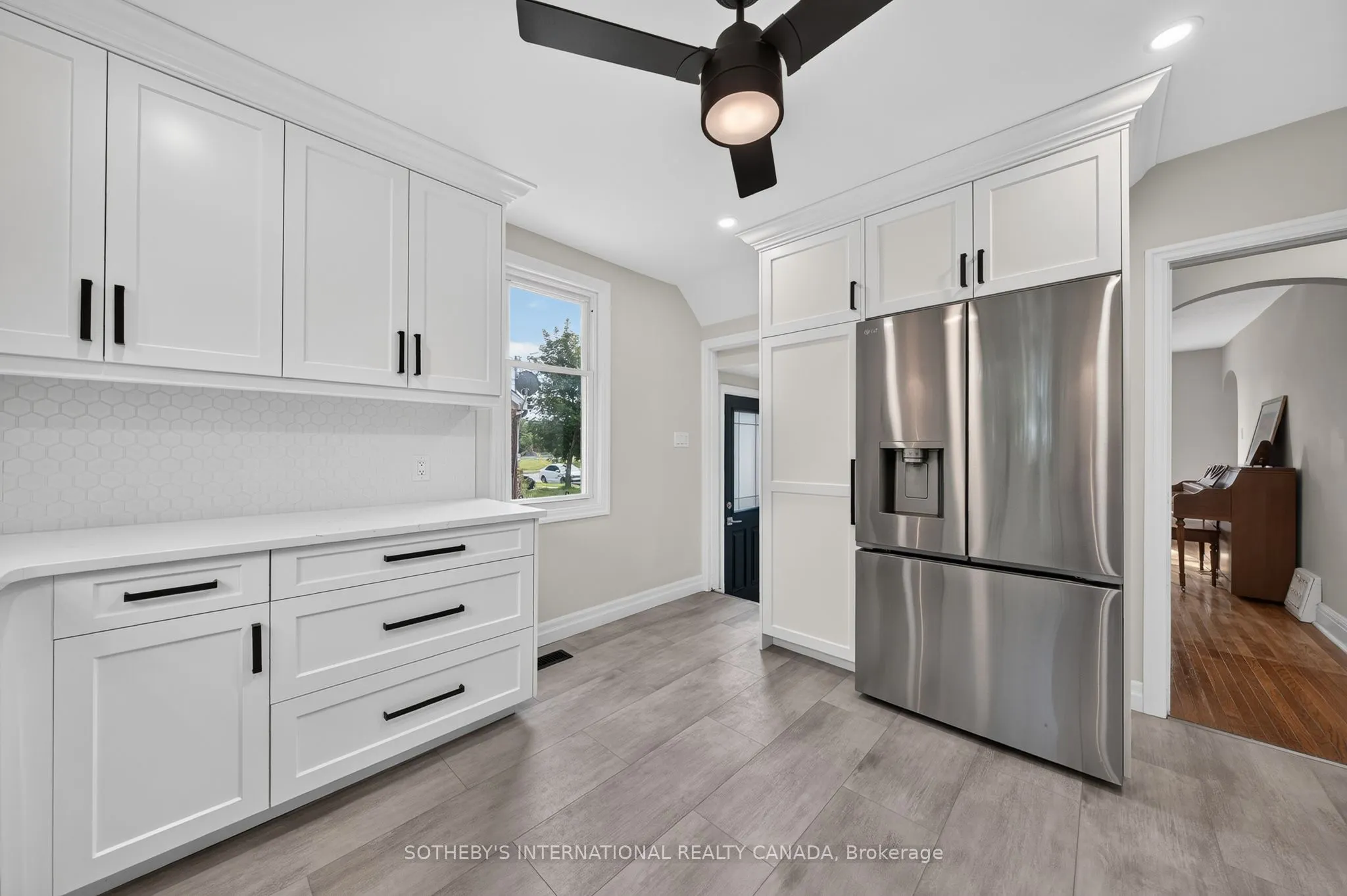 38 Roslin Avenue S