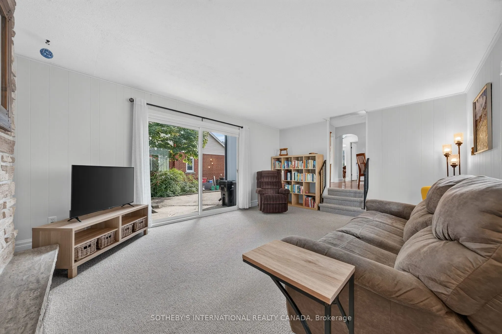 38 Roslin Avenue S