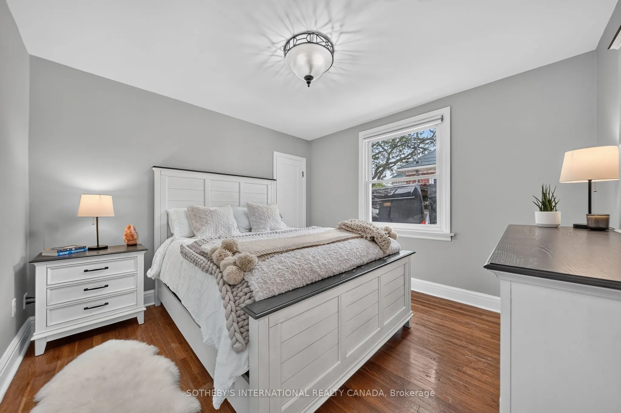38 Roslin Avenue S