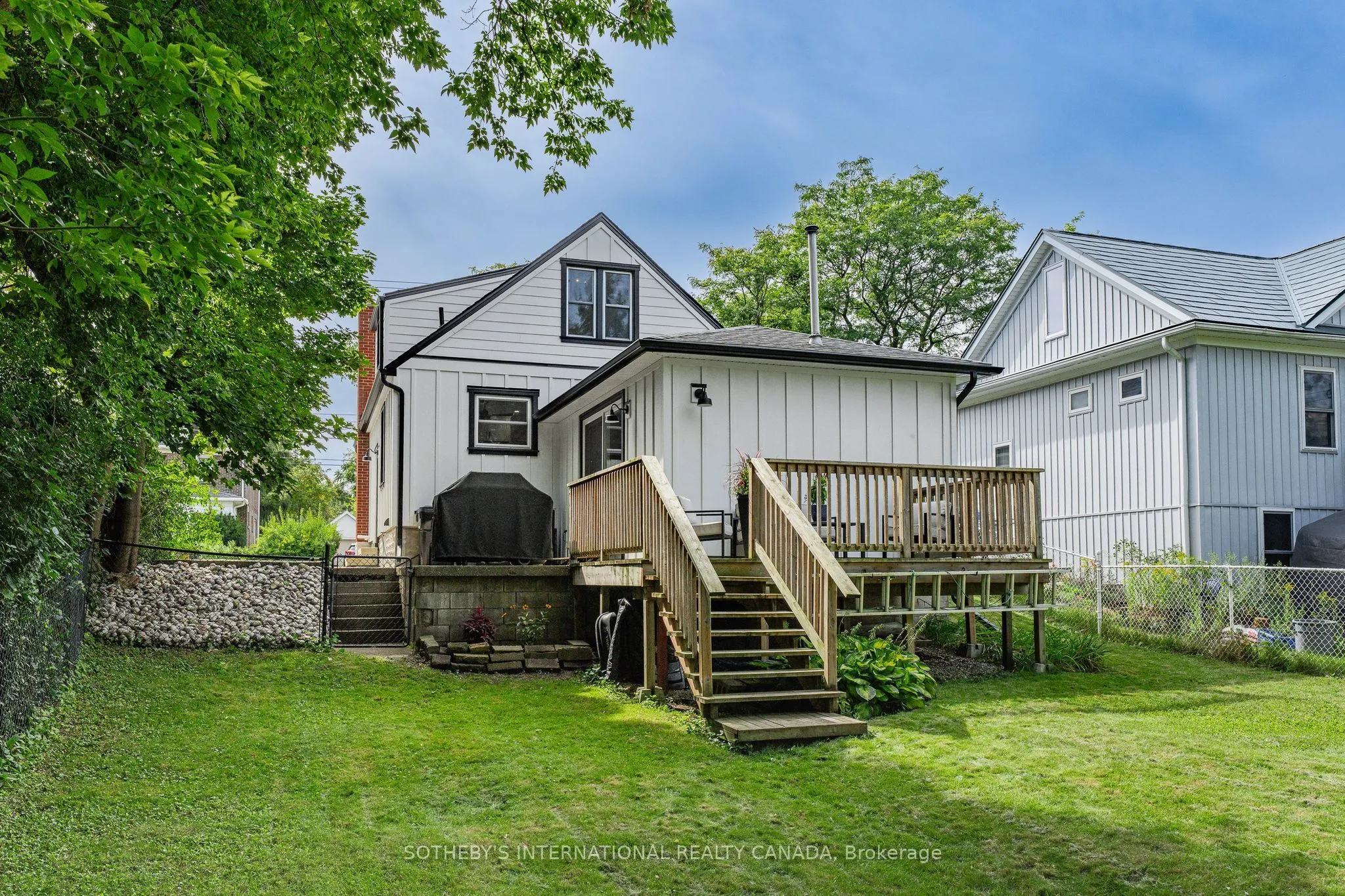 38 Roslin Avenue S