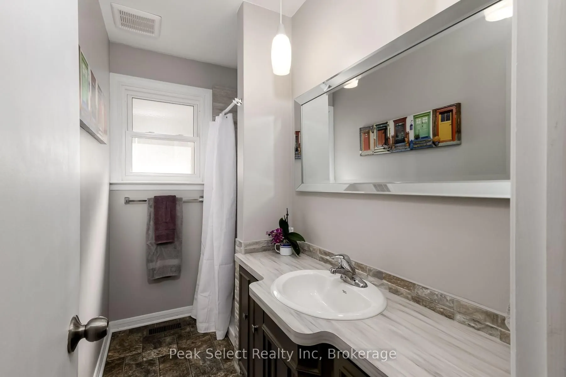 353 Queen Street E