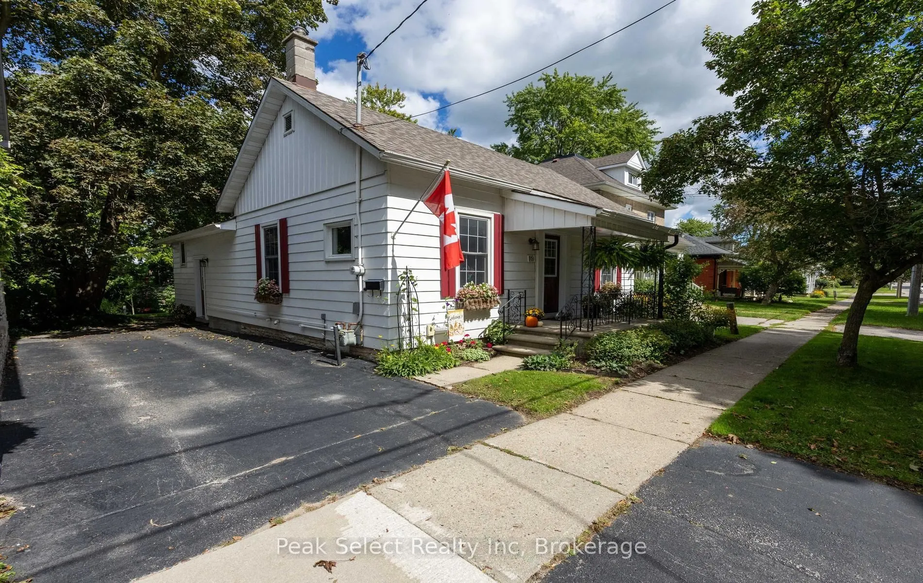 353 Queen Street E