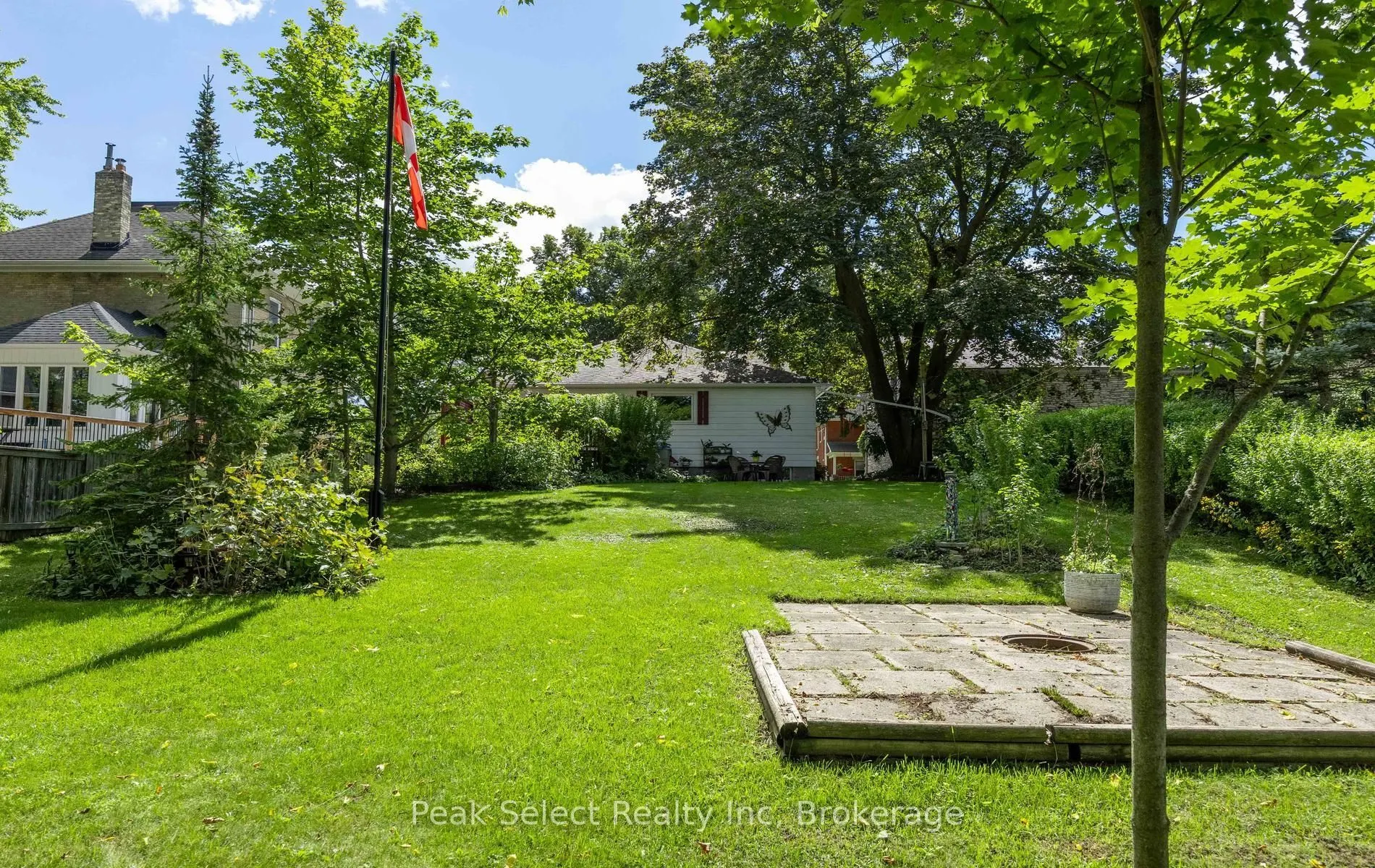 353 Queen Street E