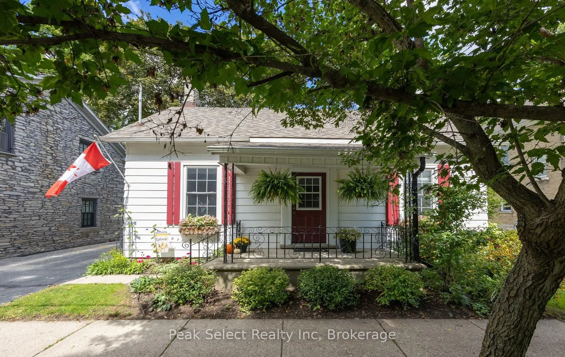 353 Queen Street E