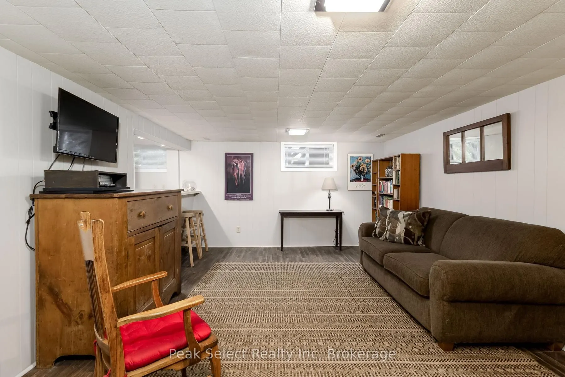 353 Queen Street E