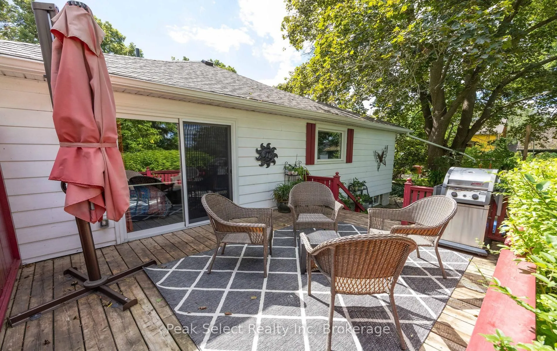 353 Queen Street E