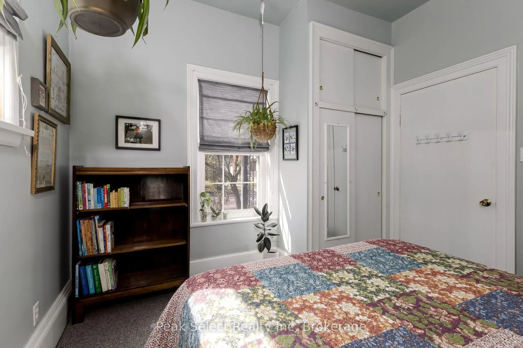 353 Queen Street E