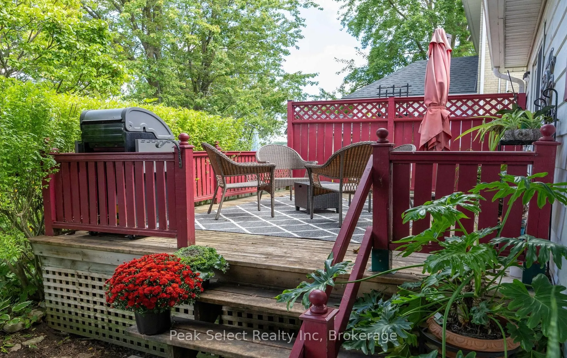 353 Queen Street E