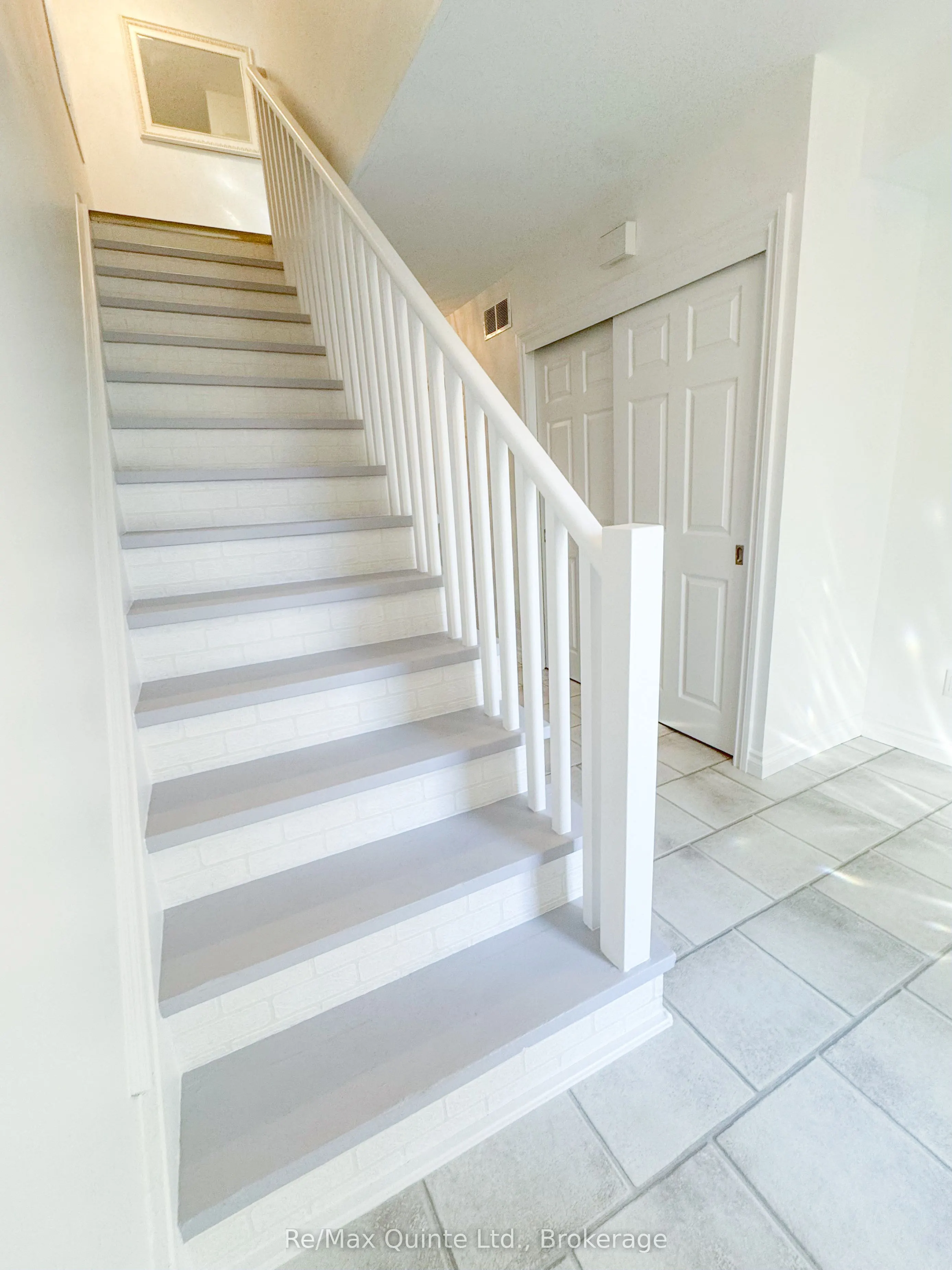 11 JANLYN Crescent #8