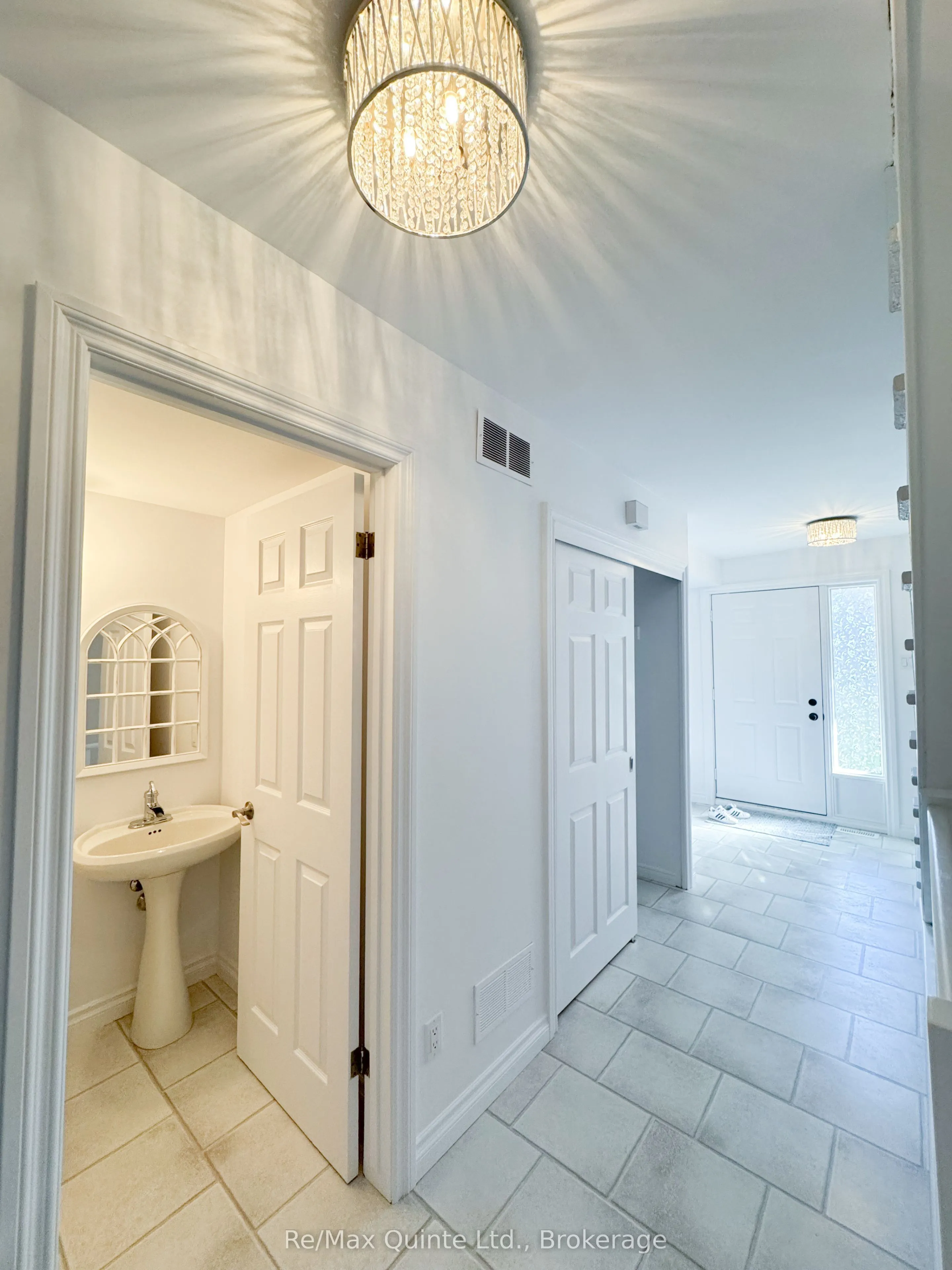 11 JANLYN Crescent #8