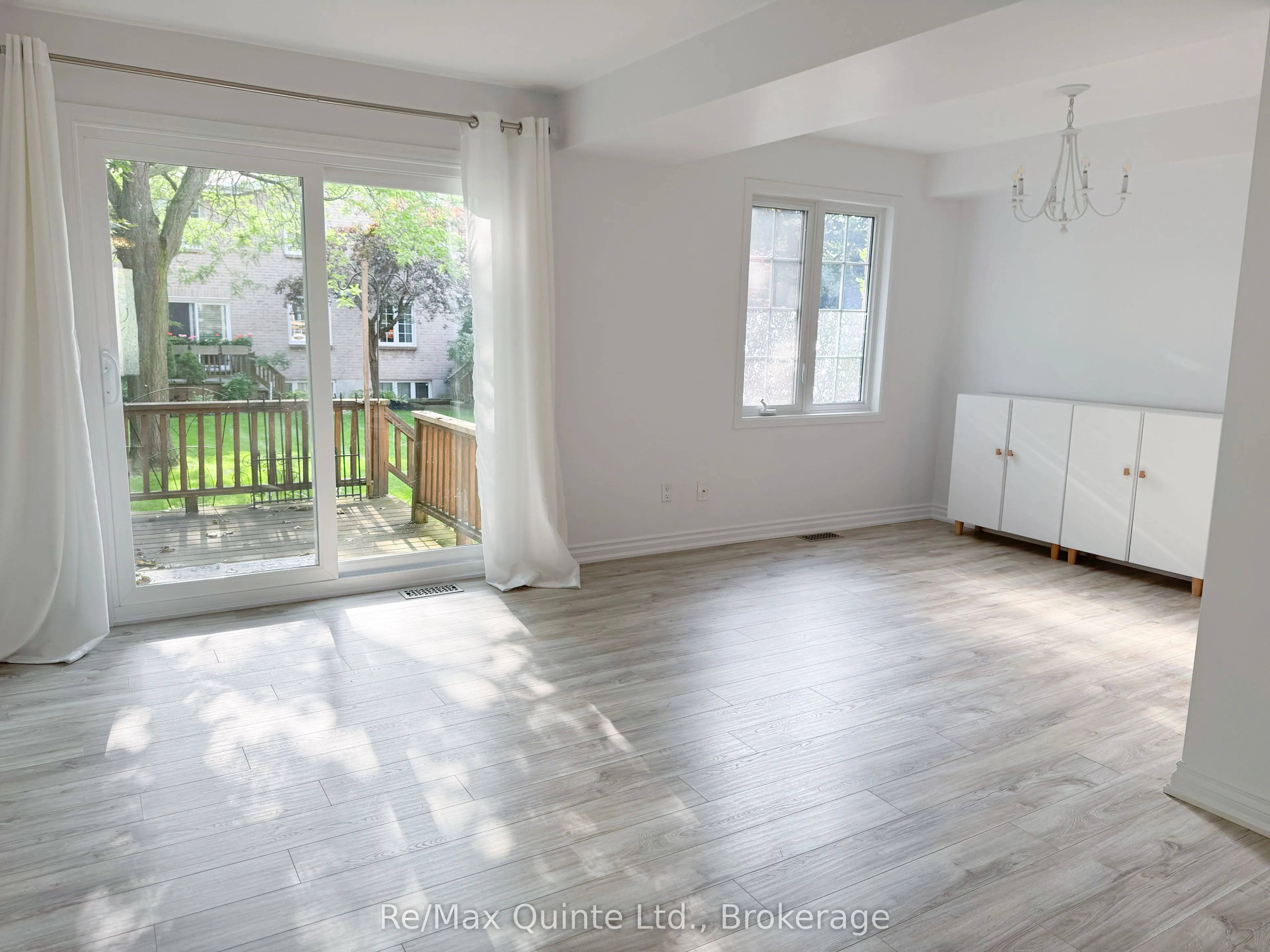 11 JANLYN Crescent #8