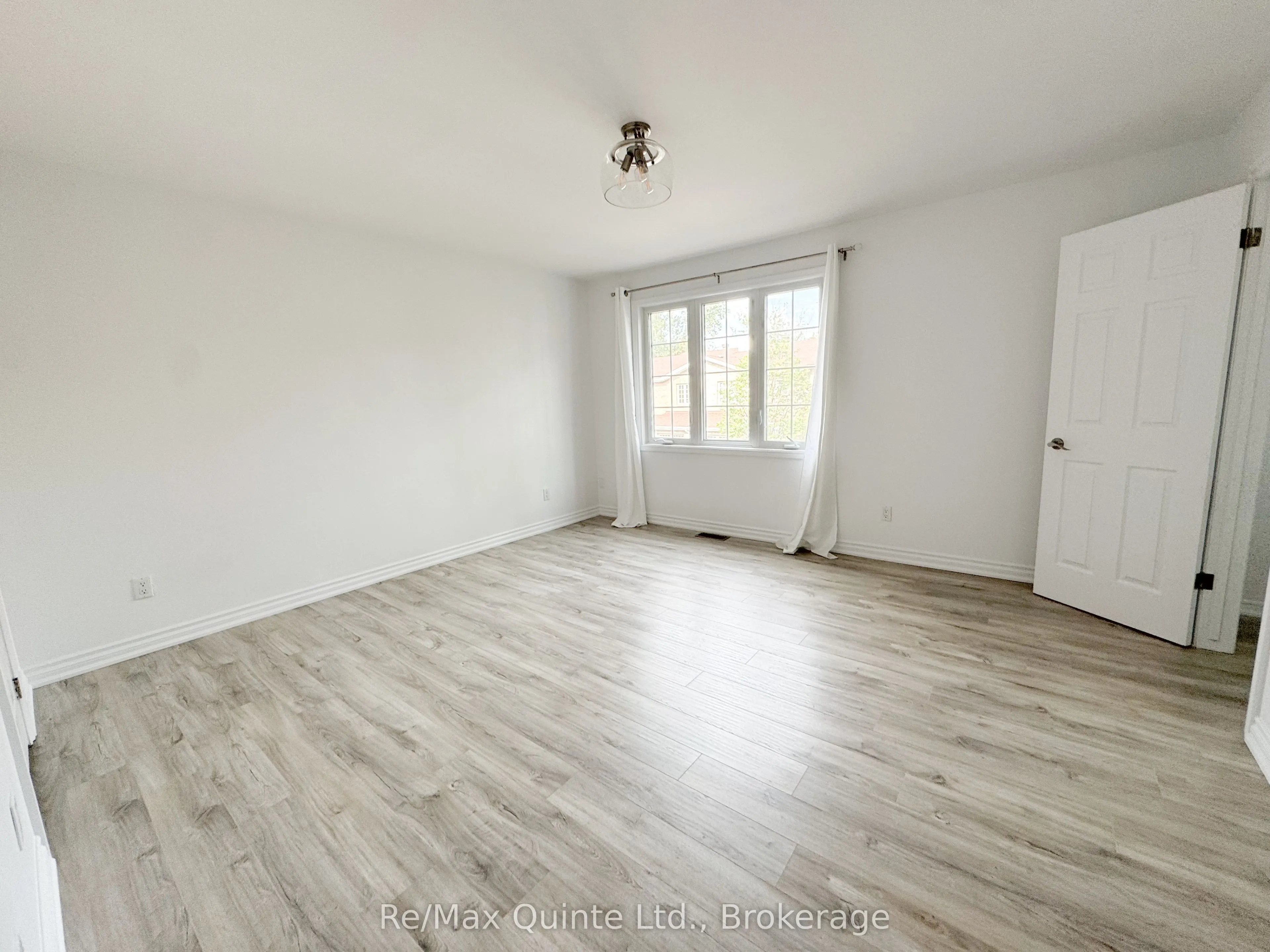 11 JANLYN Crescent #8