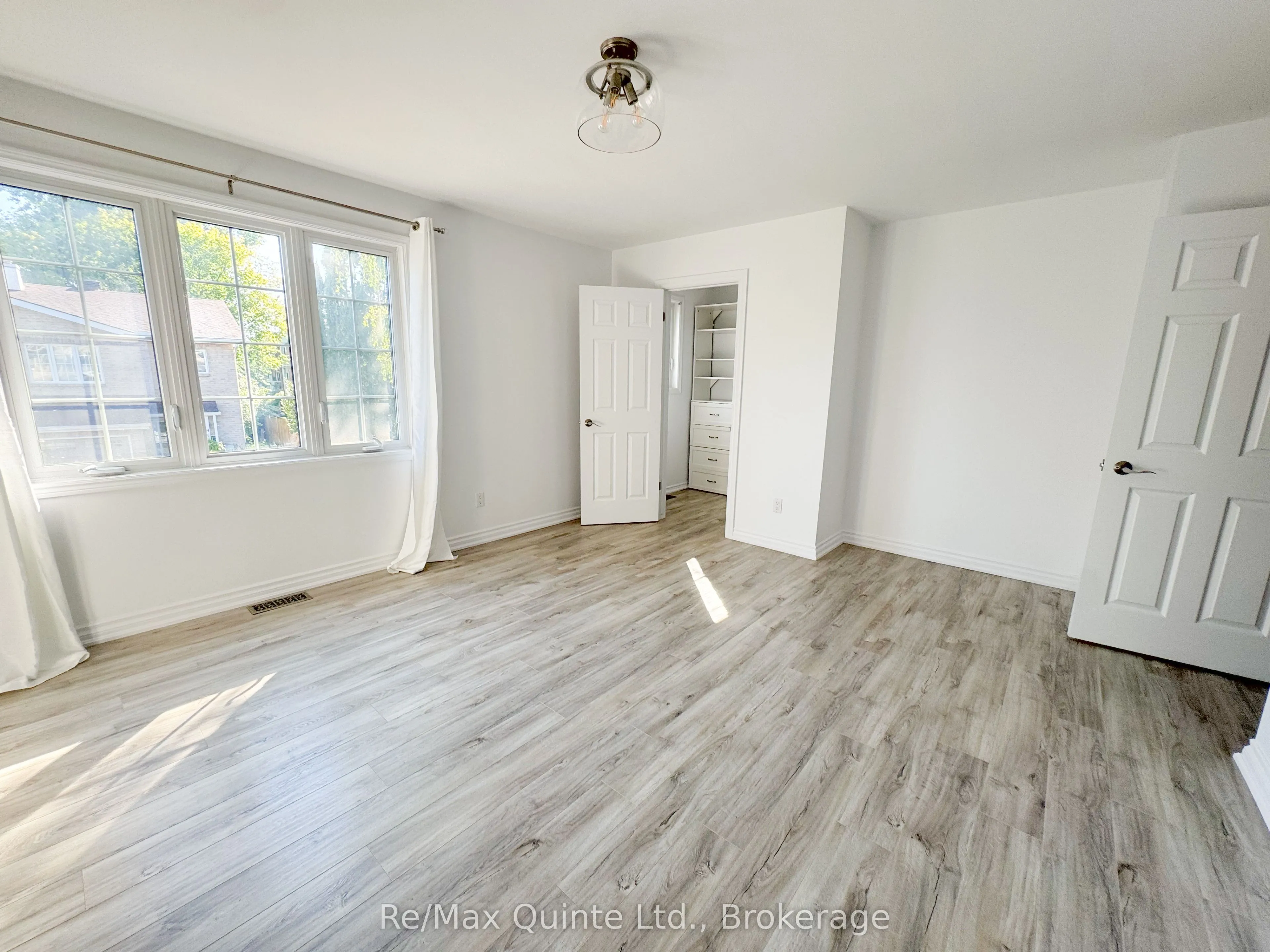 11 JANLYN Crescent #8
